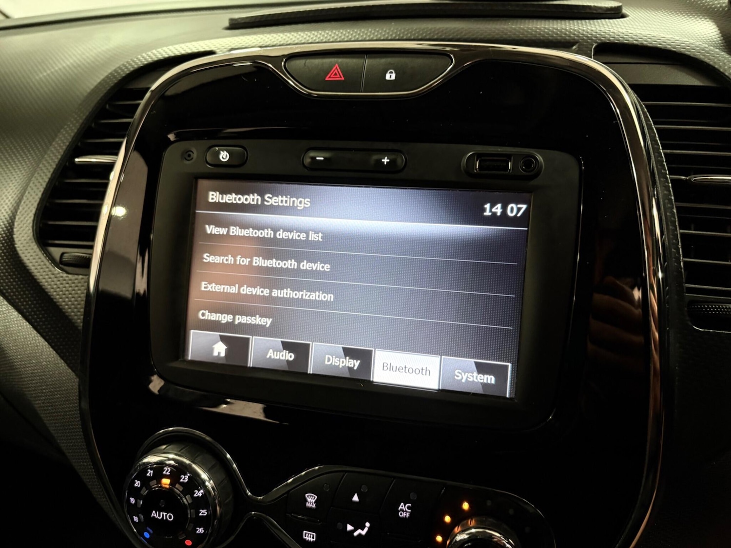 Used Renault Captur 2014 for sale - 77624940: Photo 21