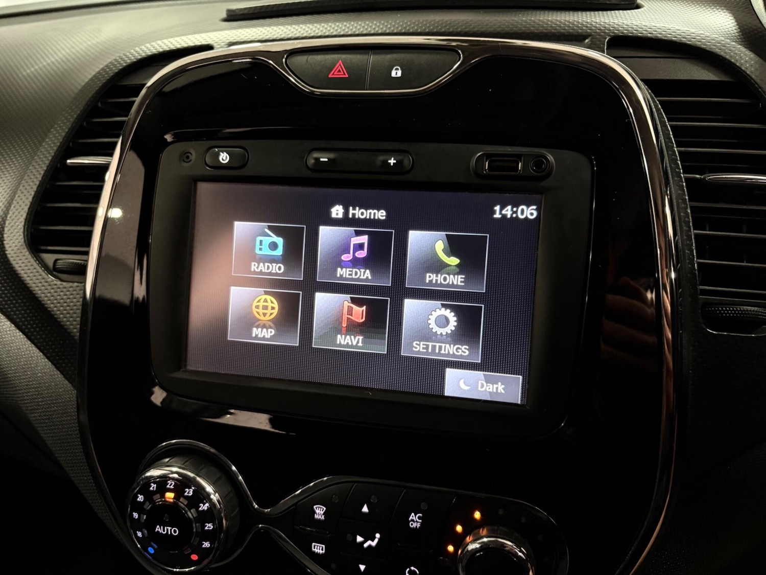 Used Renault Captur 2014 for sale - 77624940: Photo 25