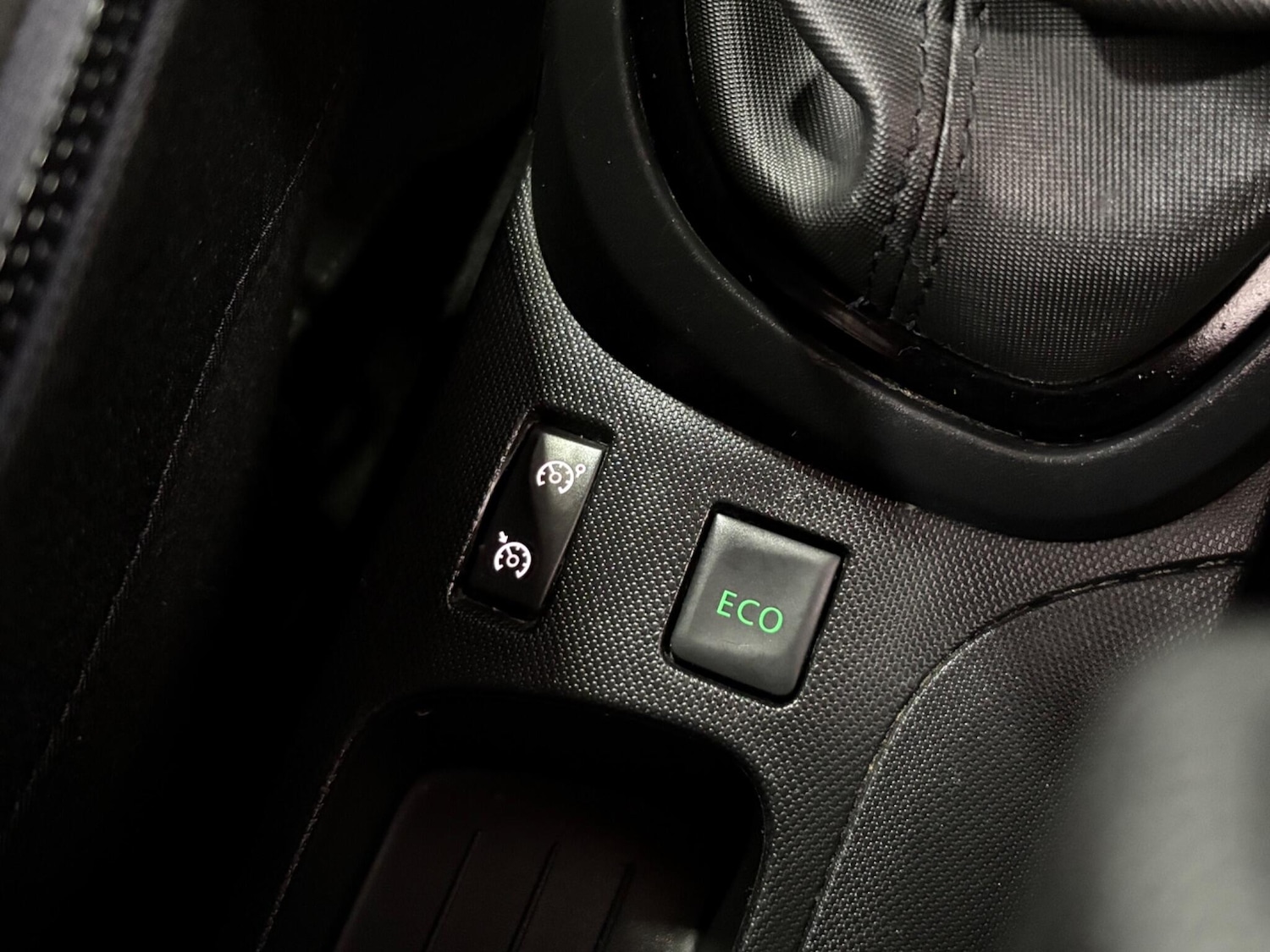 Used Renault Captur 2014 for sale - 77624940: Photo 29