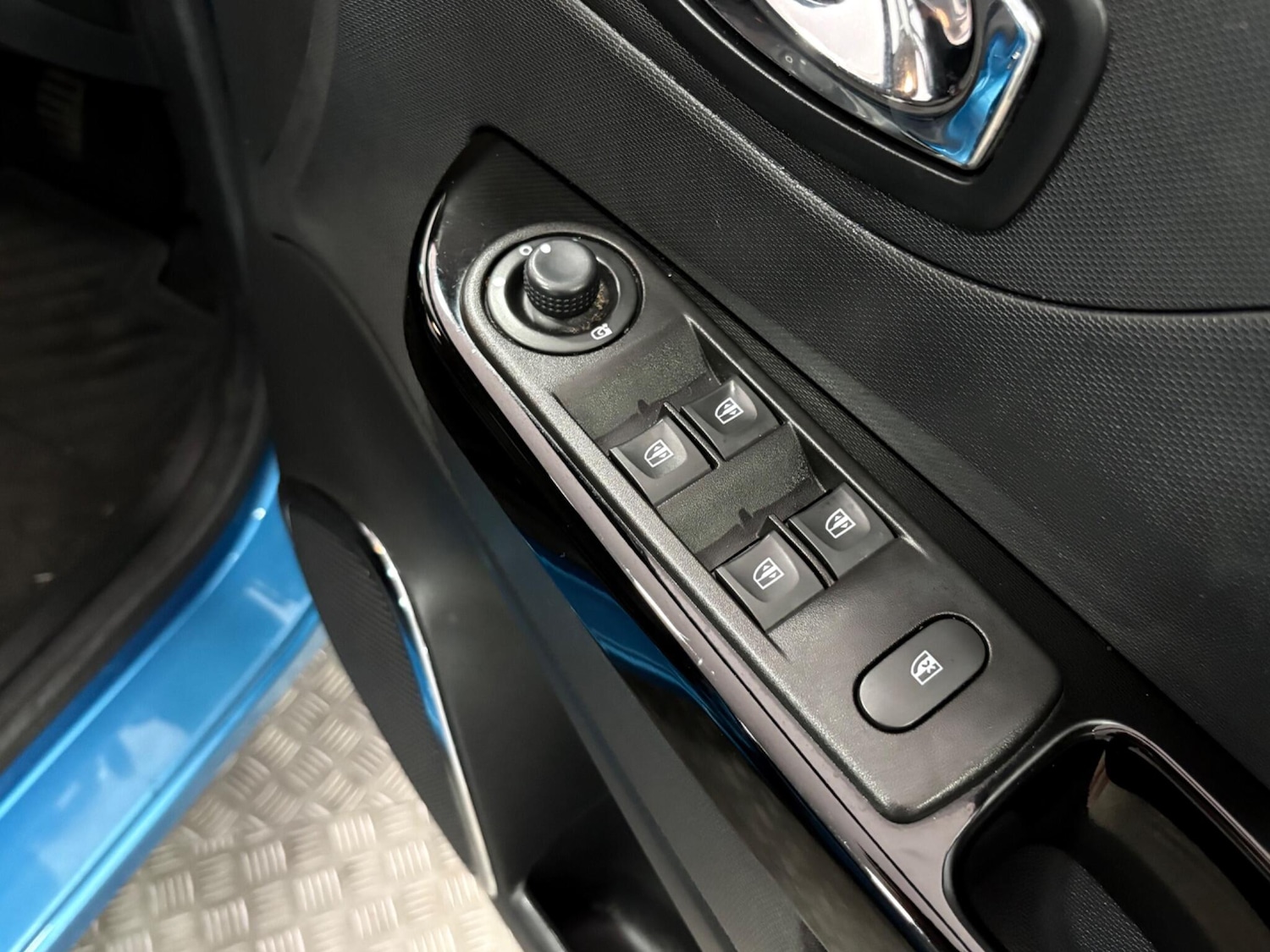 Used Renault Captur 2014 for sale - 77624940: Photo 30