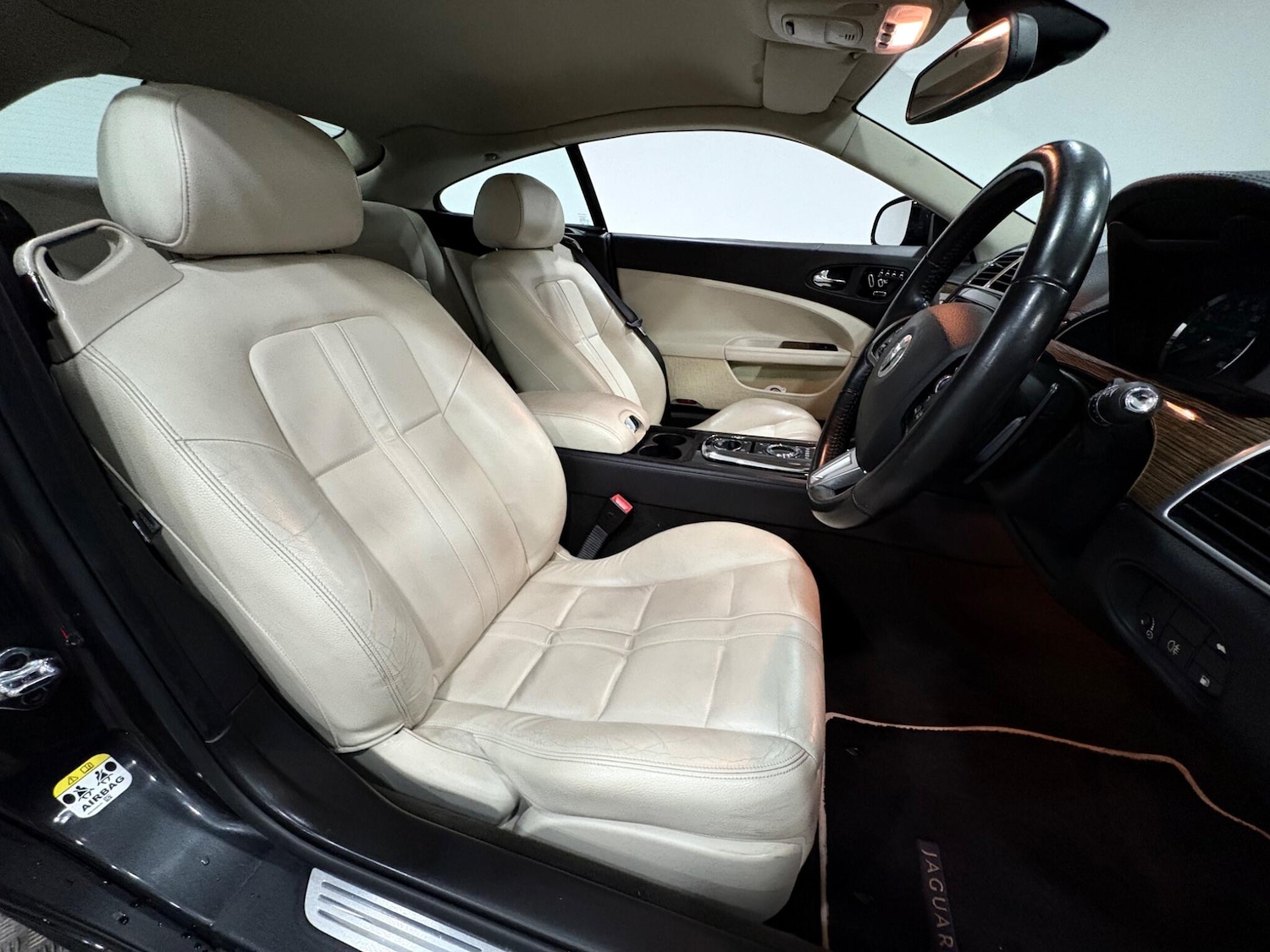 Used Jaguar XK 2013 for sale - 77203573: Photo 11