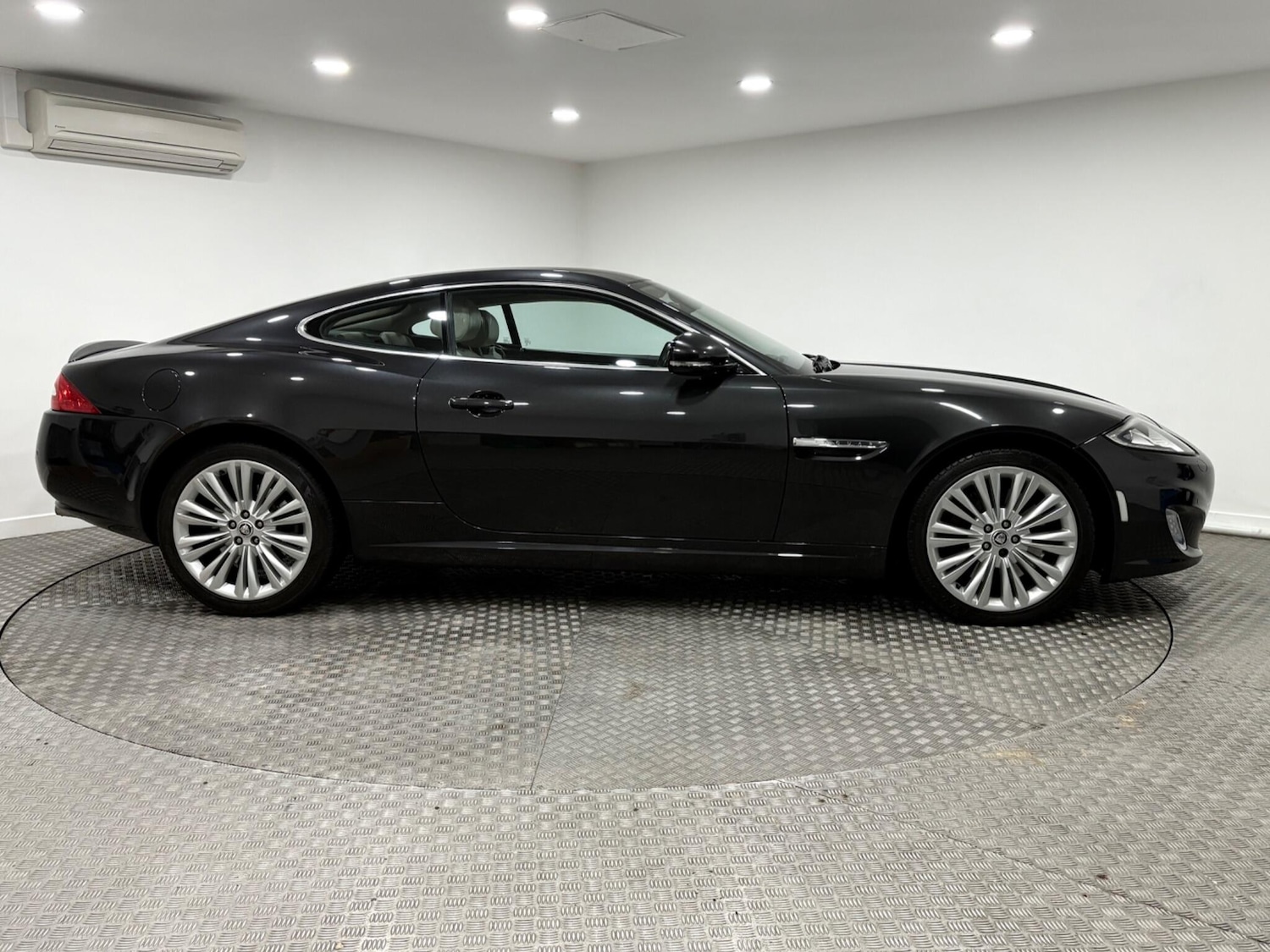 Used Jaguar XK 2013 for sale - 77203573: Photo 2