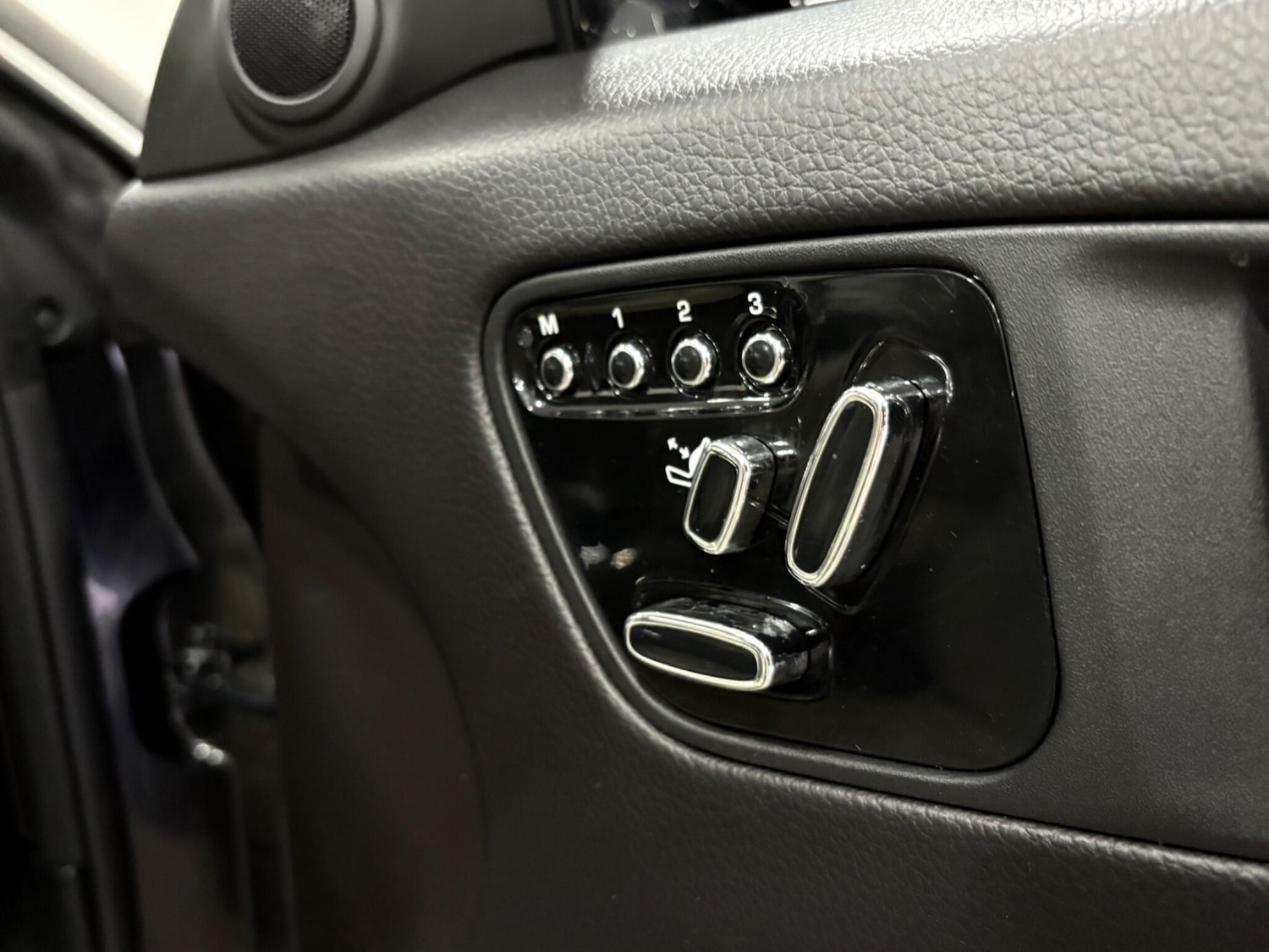 Used Jaguar XK 2013 for sale - 77203573: Photo 32