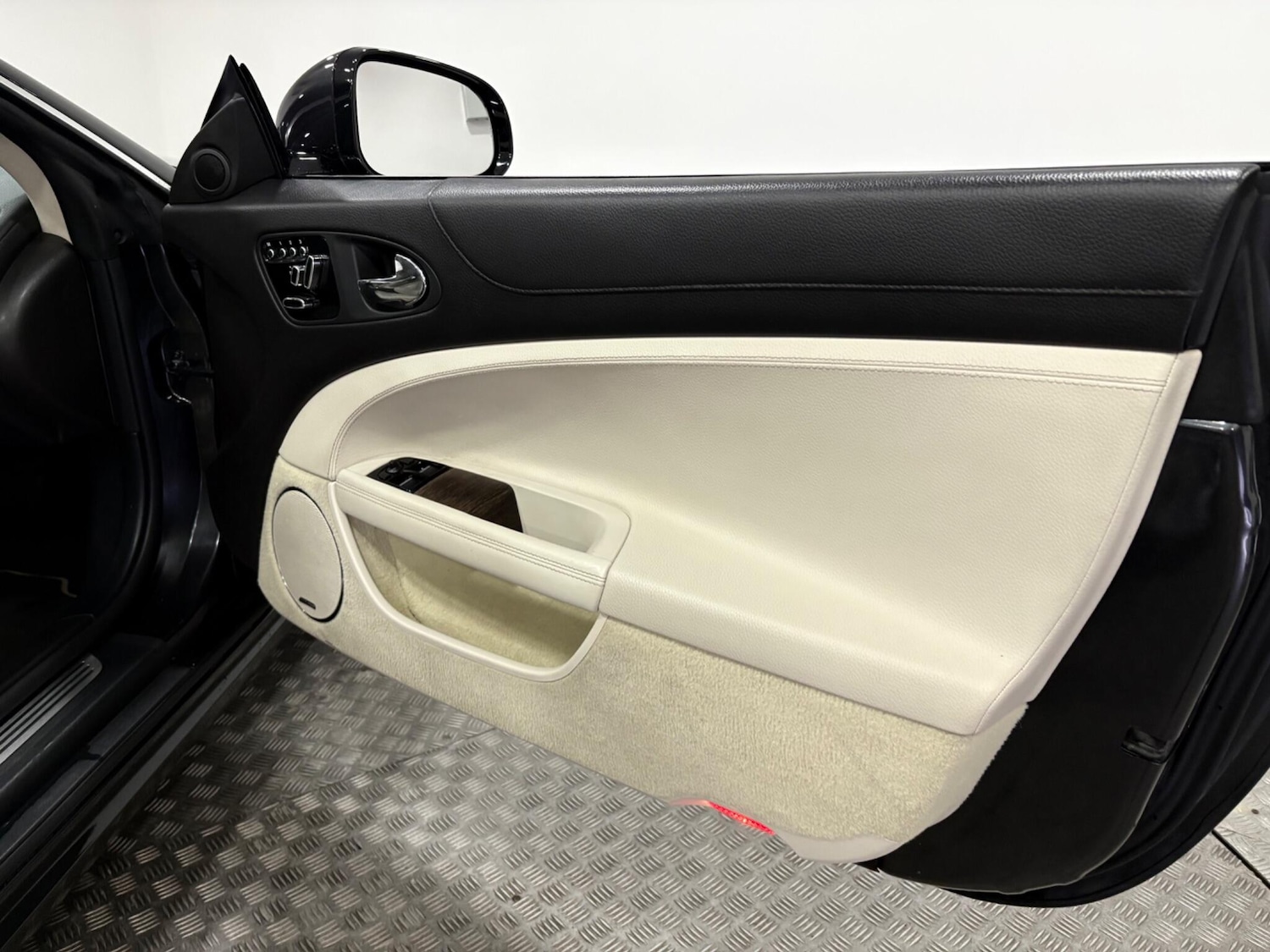 Used Jaguar XK 2013 for sale - 77203573: Photo 35