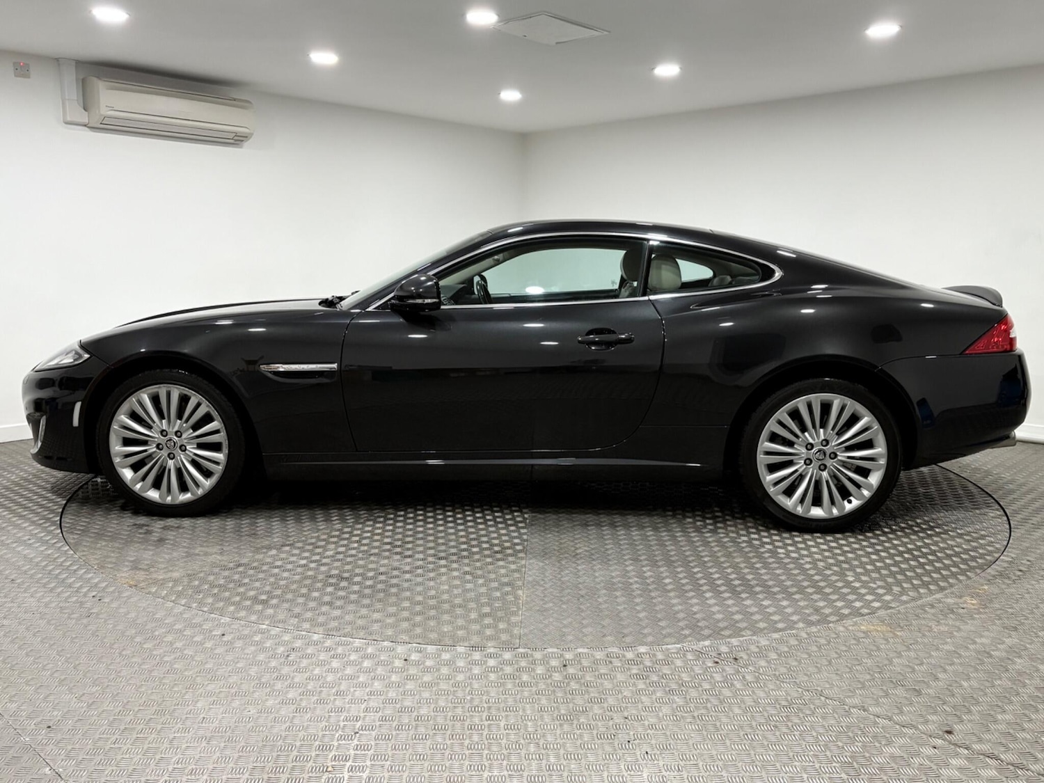 Used Jaguar XK 2013 for sale - 77203573: Photo 6