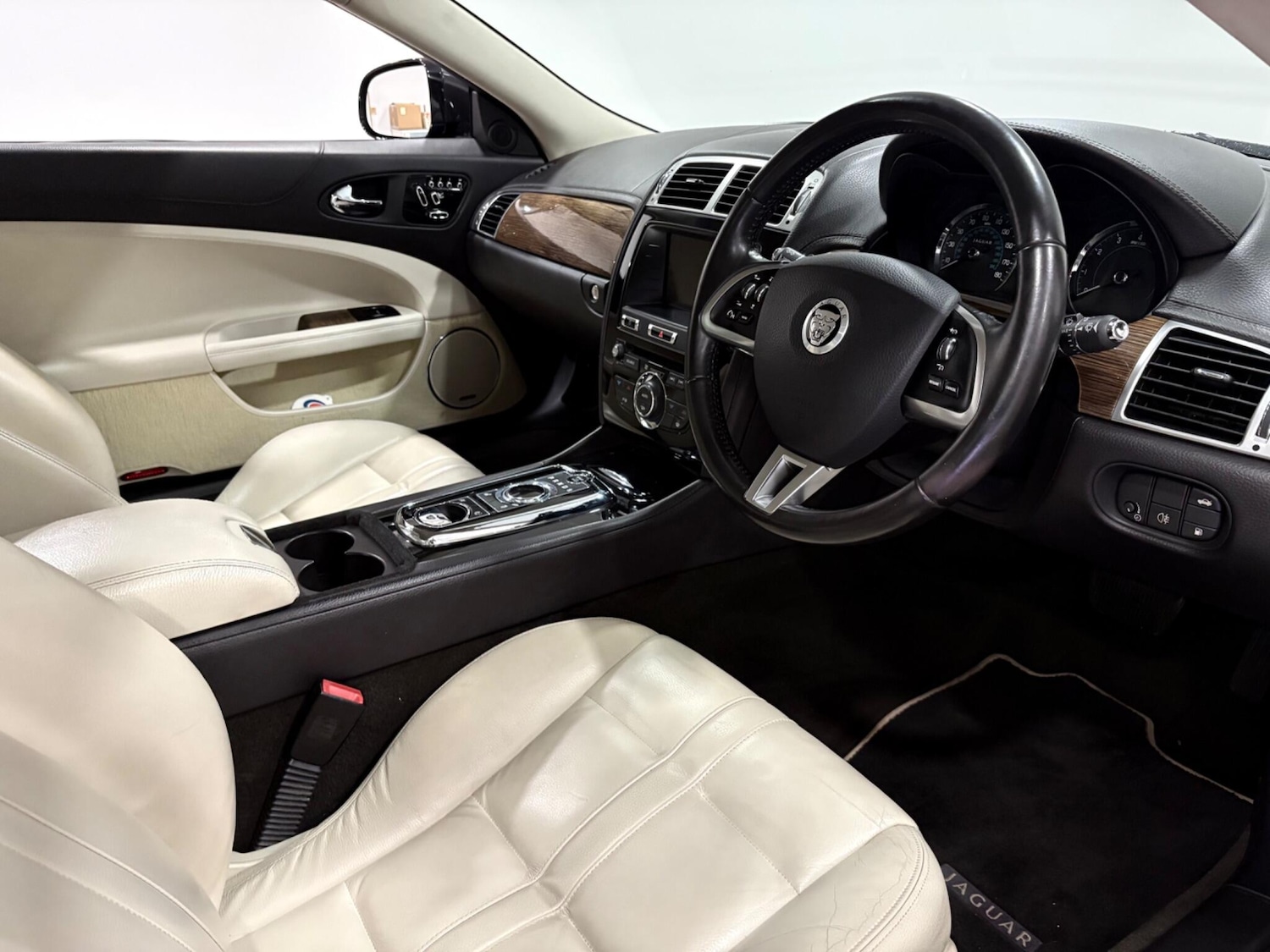 Used Jaguar XK 2013 for sale - 77203573: Photo 9