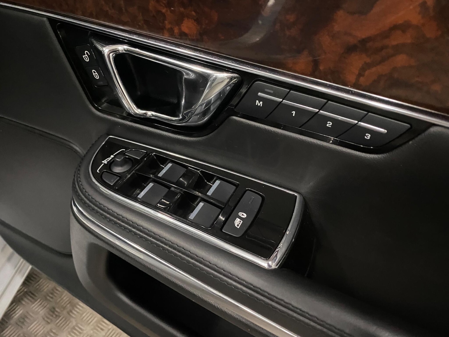 Used Jaguar XJ 2015 for sale - 77191173: Photo 11