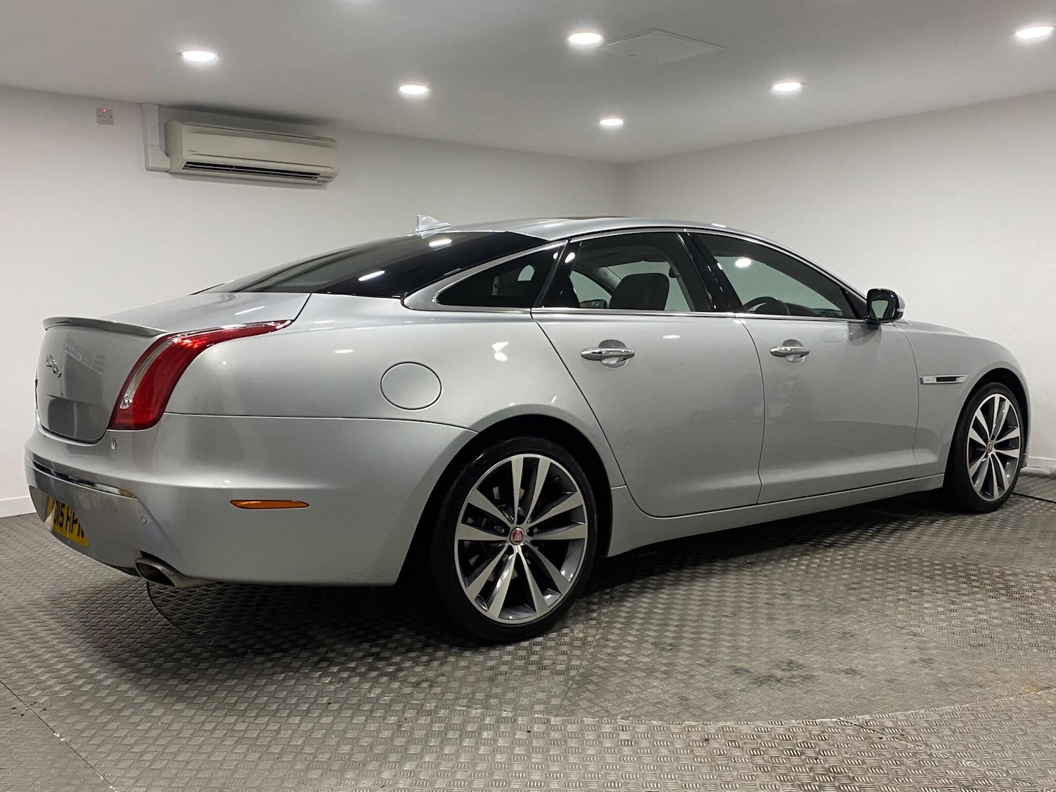 Used Jaguar XJ 2015 for sale - 77191173: Photo 3