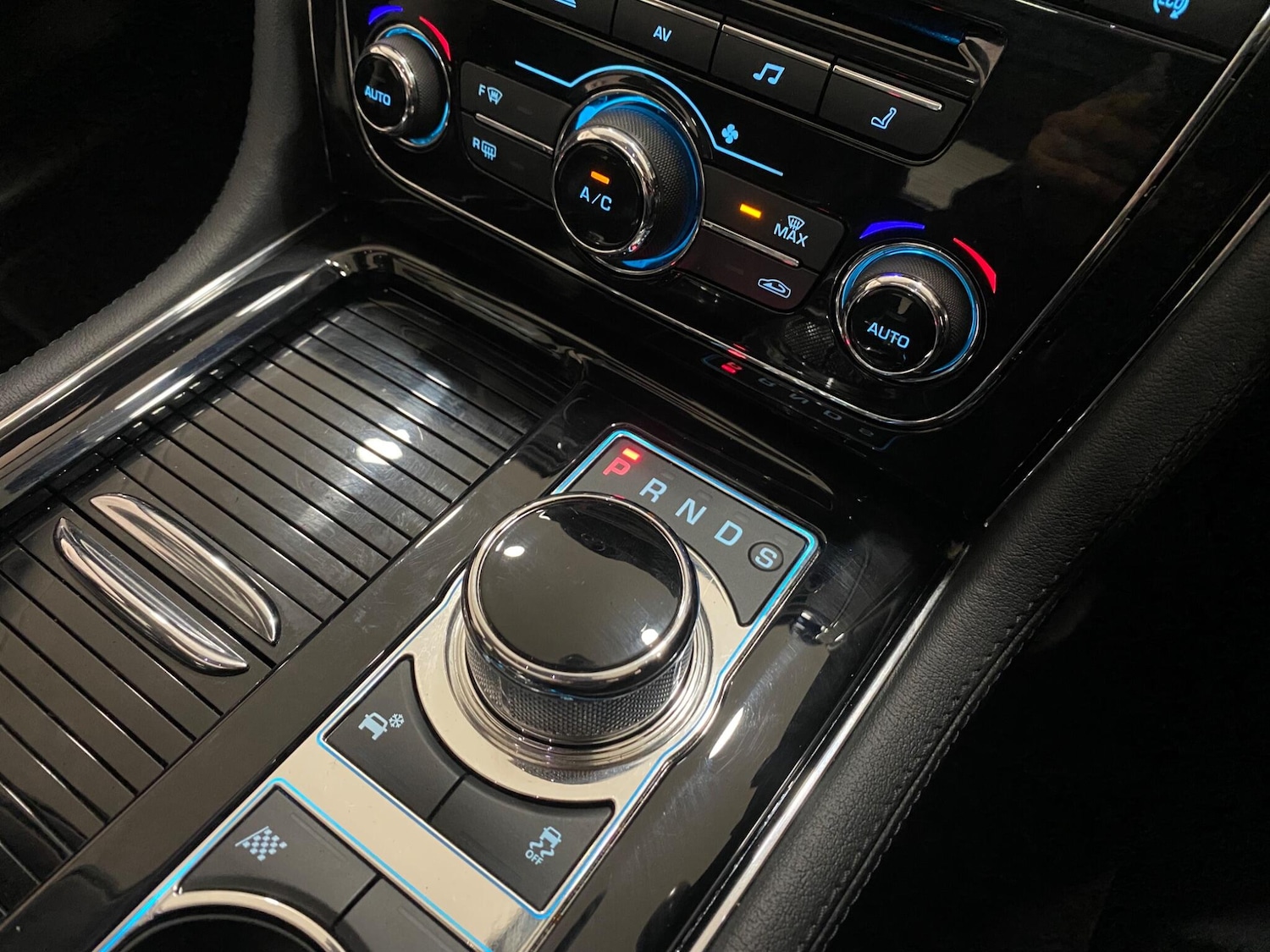 Used Jaguar XJ 2015 for sale - 77191173: Photo 31