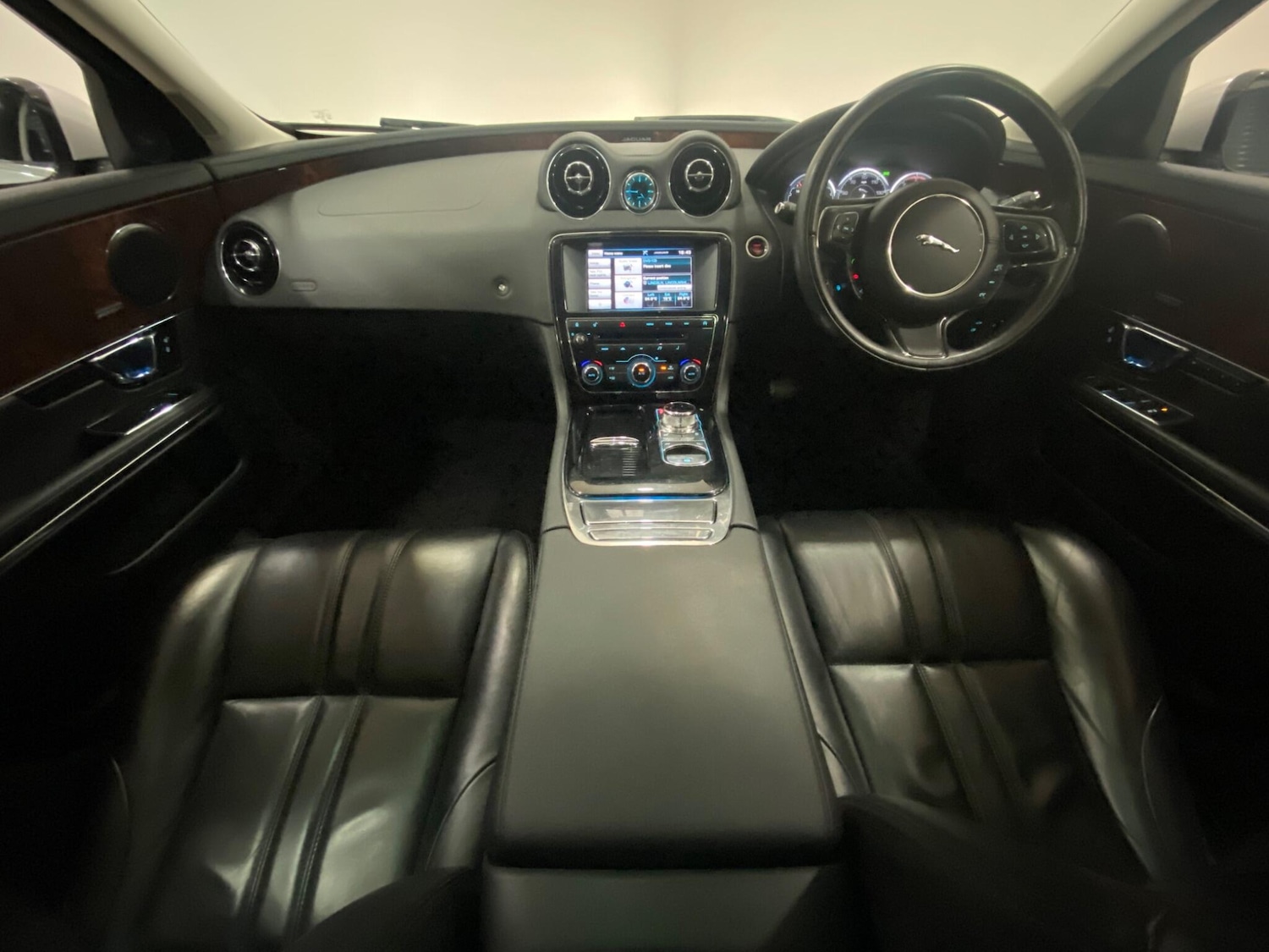 Used Jaguar XJ 2015 for sale - 77191173: Photo 35