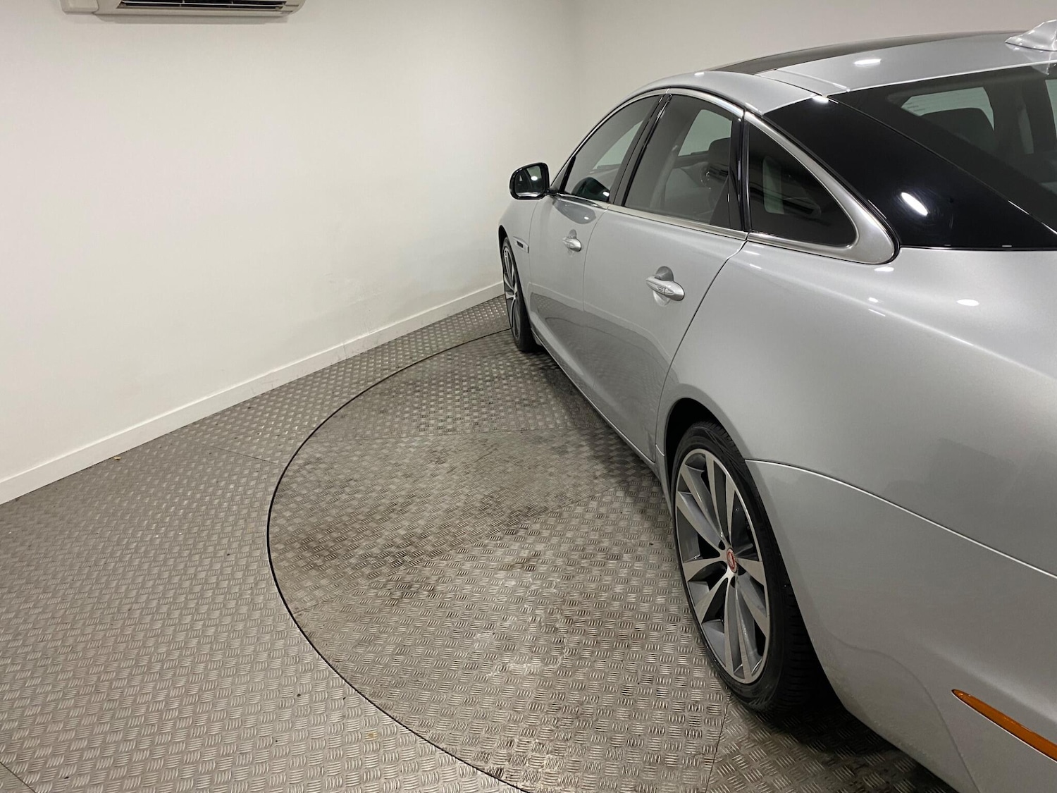 Used Jaguar XJ 2015 for sale - 77191173: Photo 42