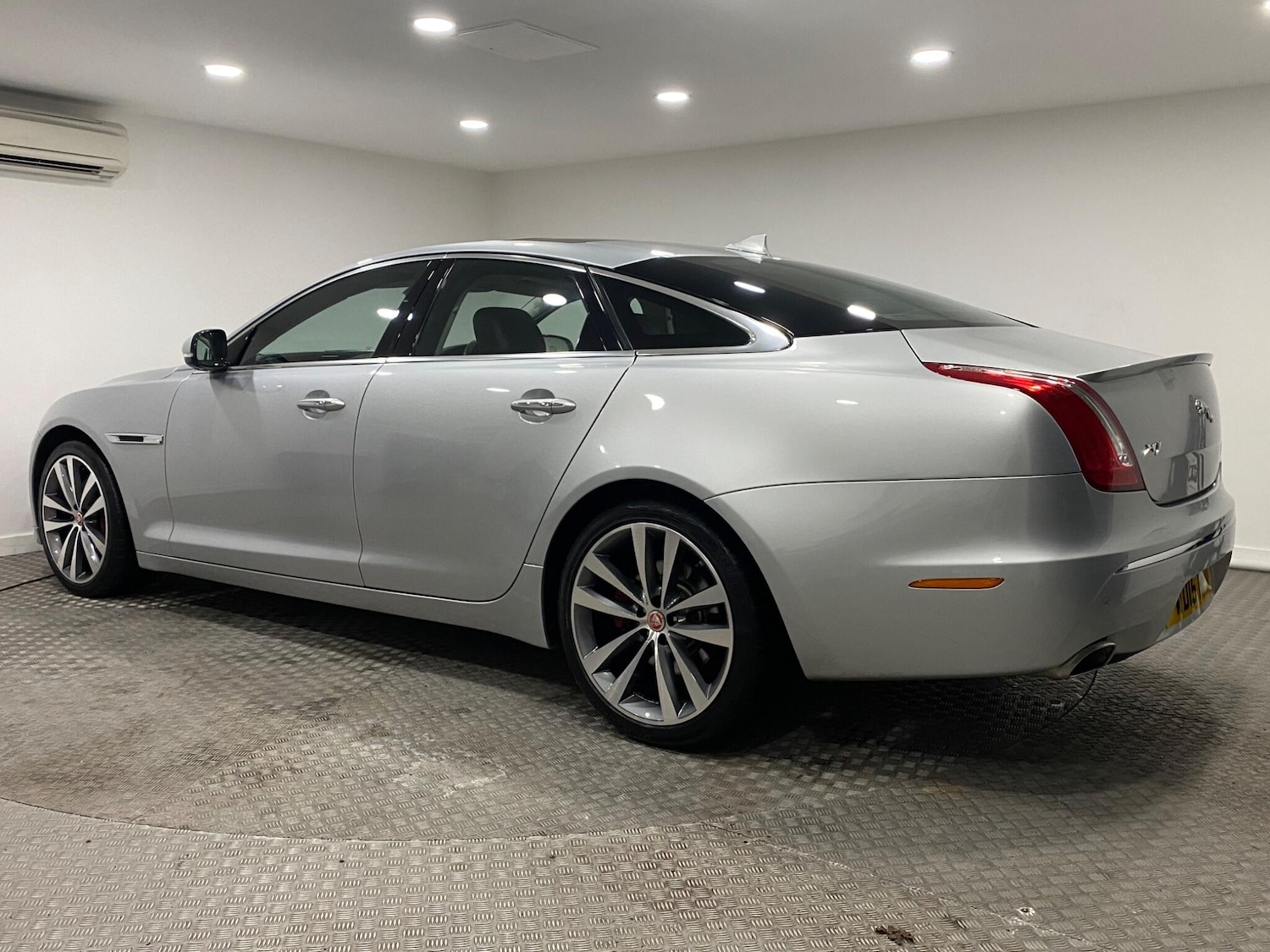 Used Jaguar XJ 2015 for sale - 77191173: Photo 5