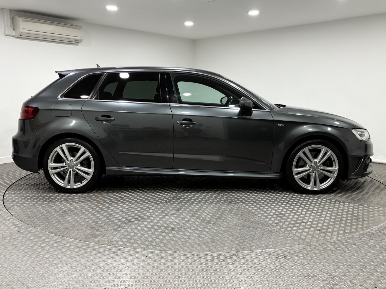 Used Audi A3 2015 for sale - 76498606: Photo 2