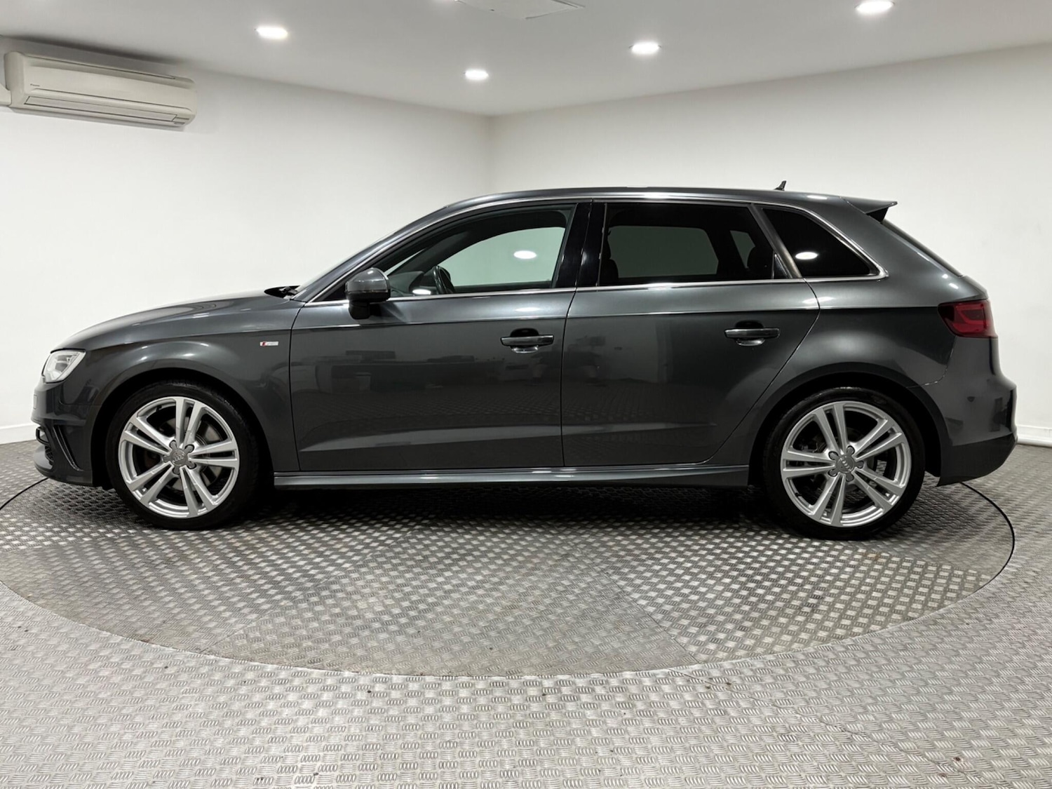 Used Audi A3 2015 for sale - 76498606: Photo 6