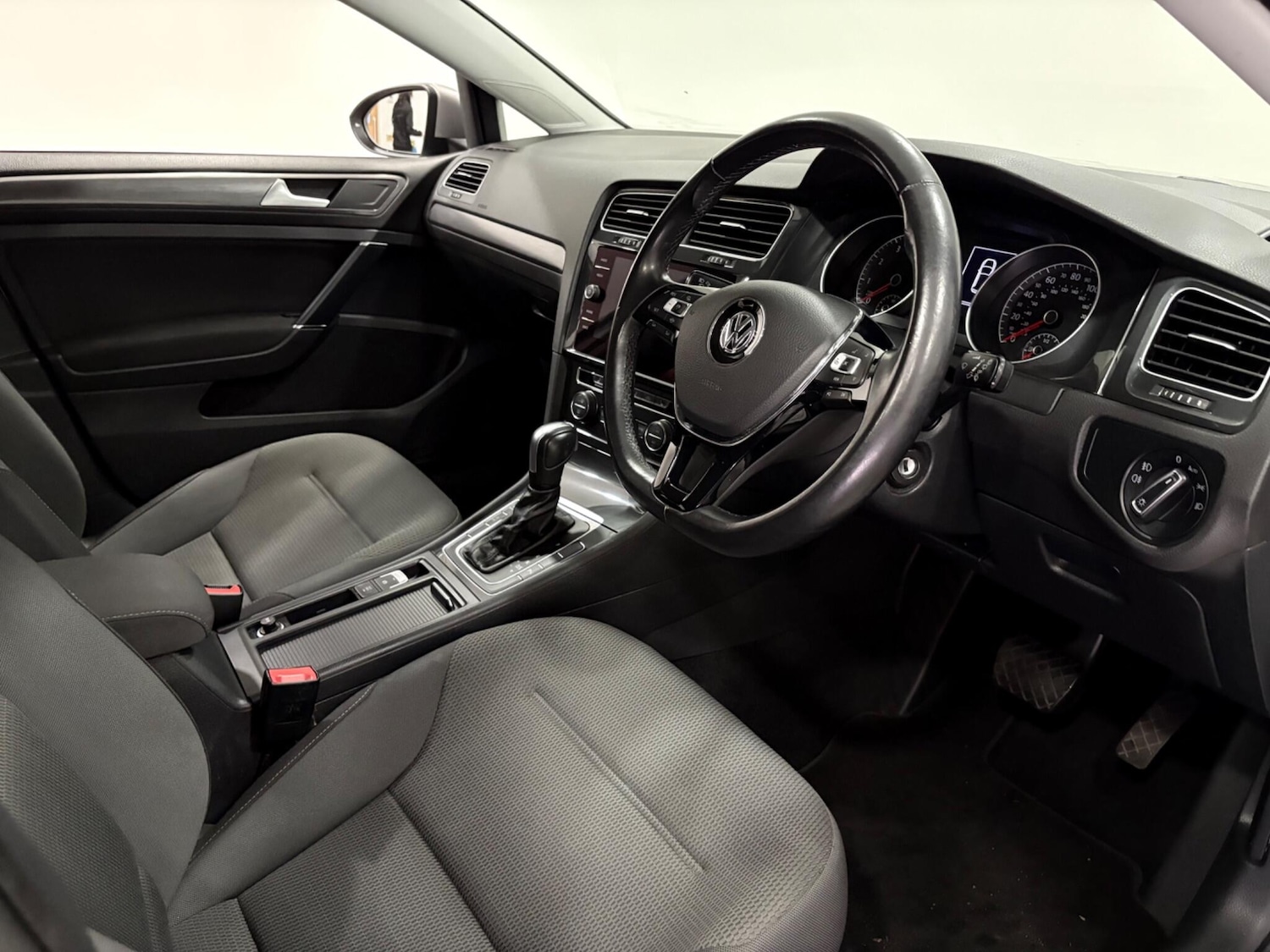 Used Volkswagen Golf 2020 for sale - 77021149: Photo 9