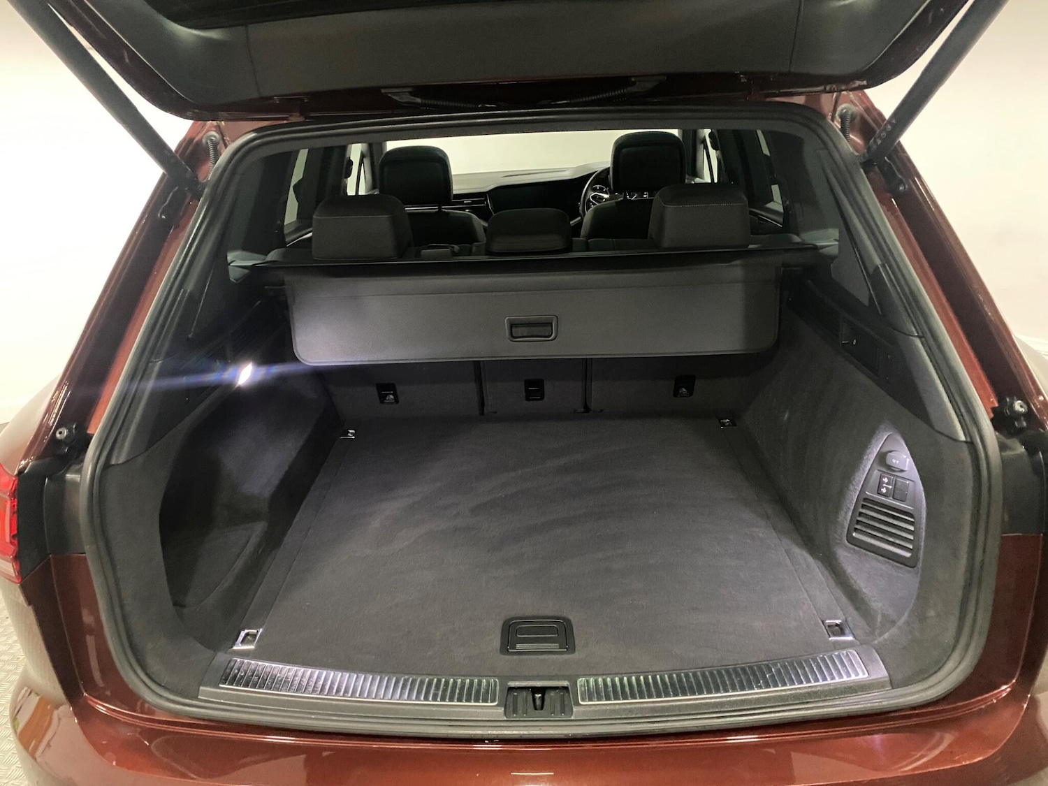 Used Volkswagen Touareg 2021 for sale - 77120833: Photo 67