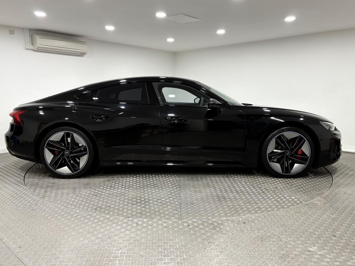 Used Audi RS e-tron GT 2022 for sale - 76743302: Photo 2