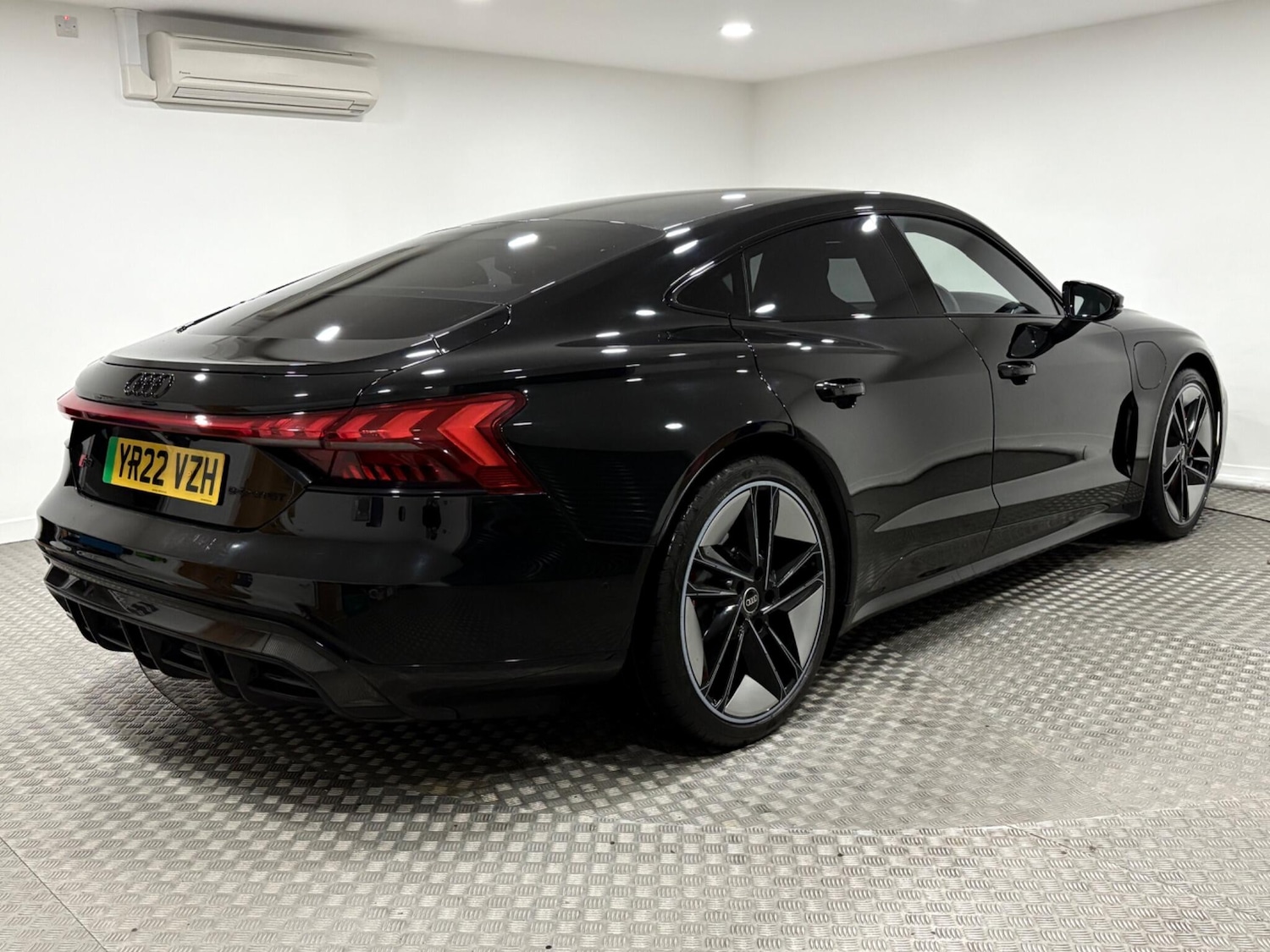 Used Audi RS e-tron GT 2022 for sale - 76743302: Photo 3