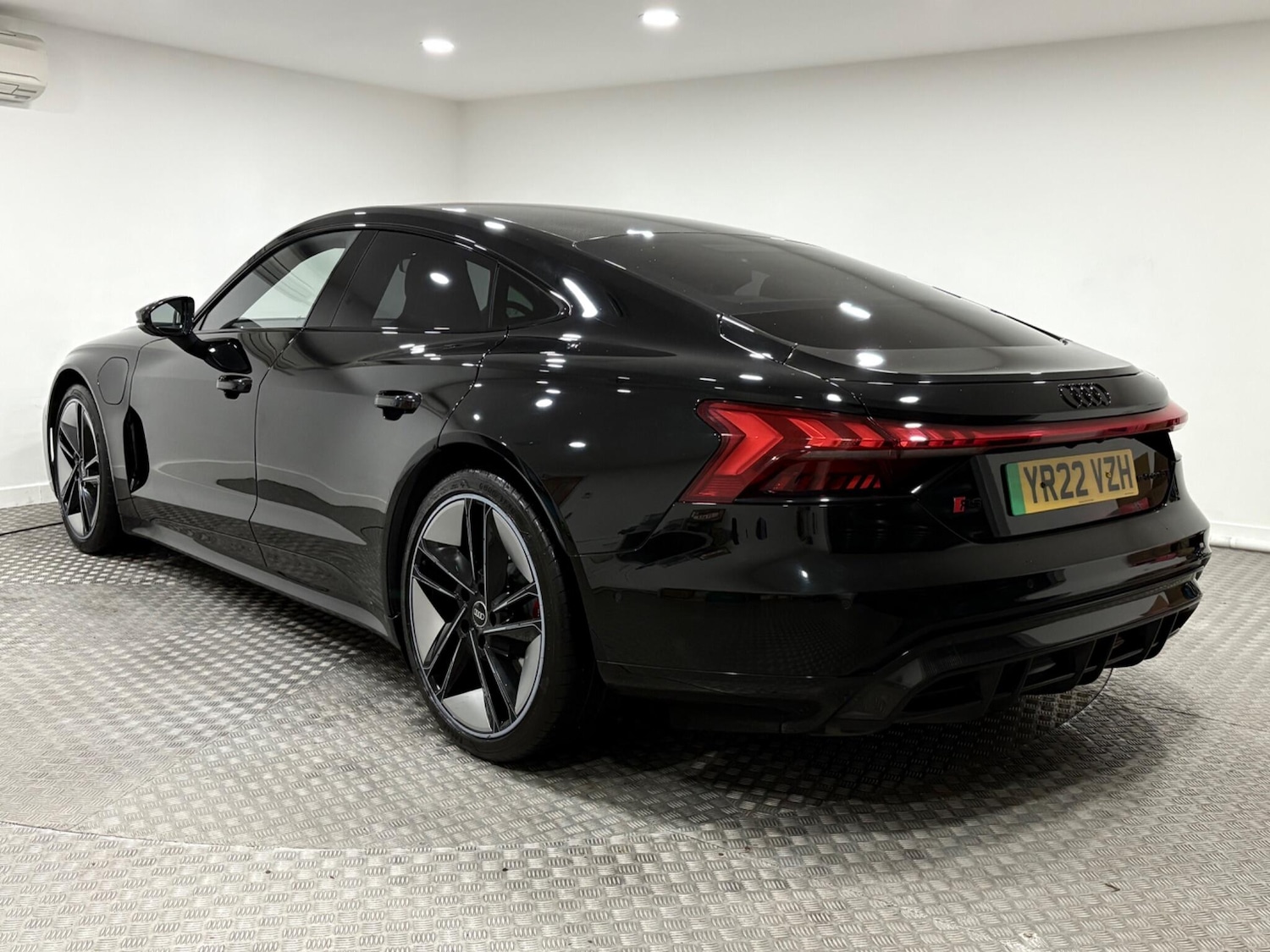 Used Audi RS e-tron GT 2022 for sale - 76743302: Photo 5