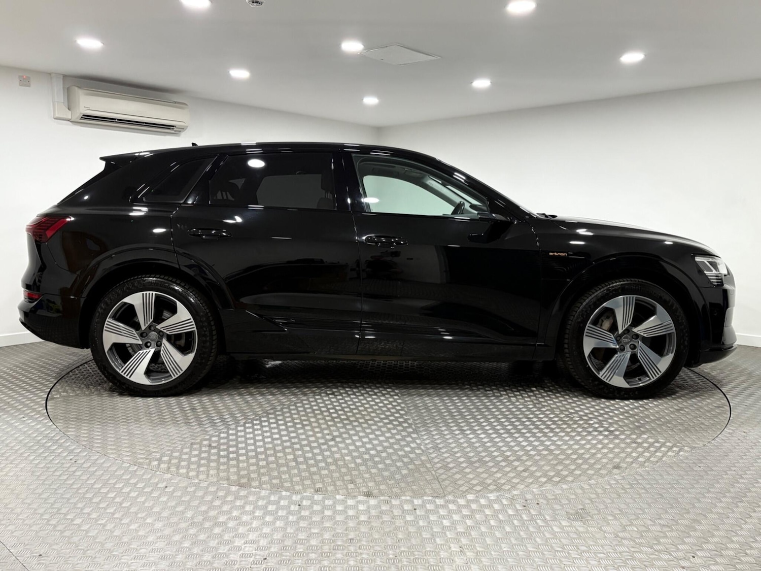 Used Audi e-tron 2020 for sale - 76166561: Photo 2