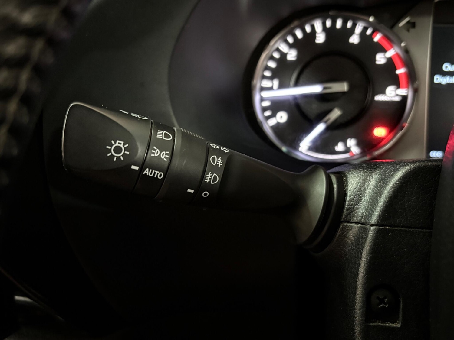 Used Toyota Hilux 2021 for sale - 77021005: Photo 15