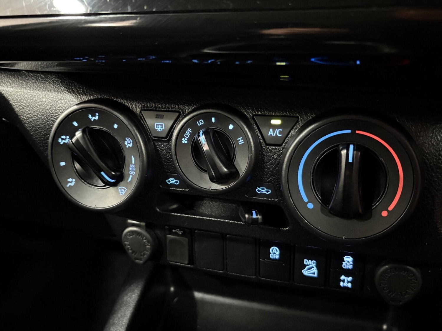 Used Toyota Hilux 2021 for sale - 77021005: Photo 27