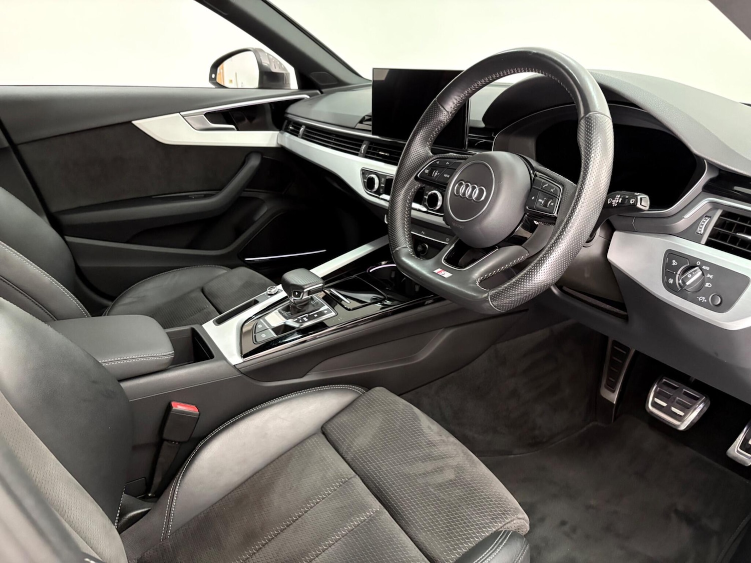 Used Audi A4 2021 for sale - 77021145: Photo 9