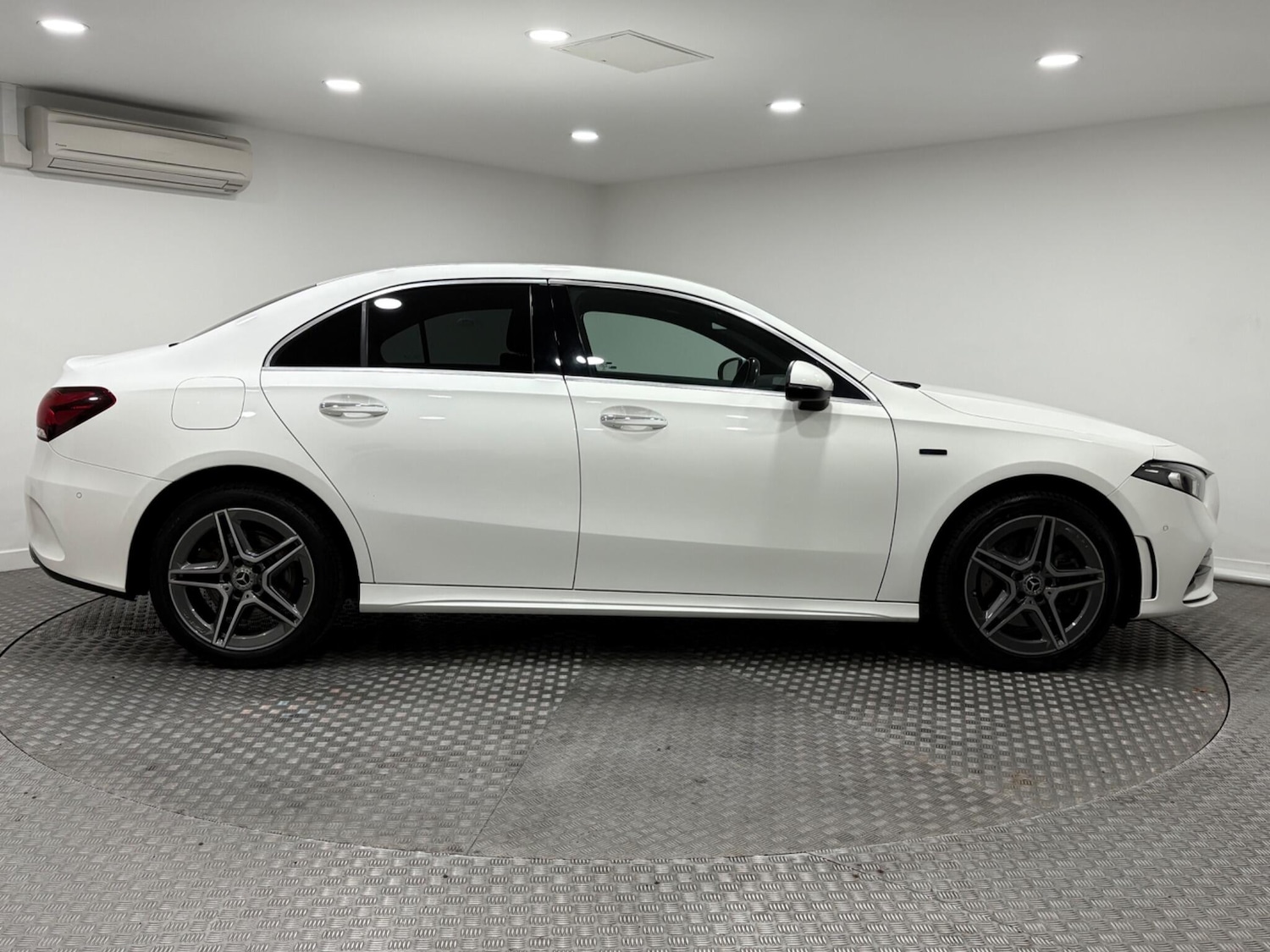 Used Mercedes-Benz A-Class 2021 for sale - 76336141: Photo 2