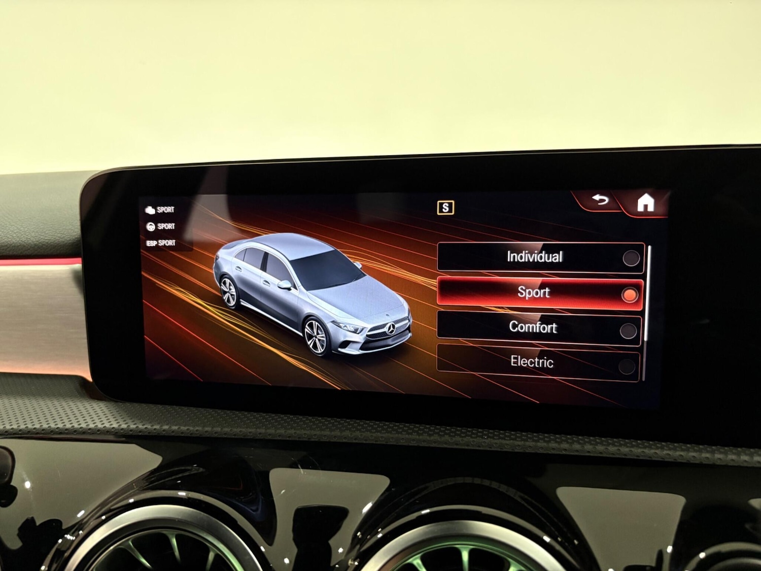 Used Mercedes-Benz A-Class 2021 for sale - 76336141: Photo 20