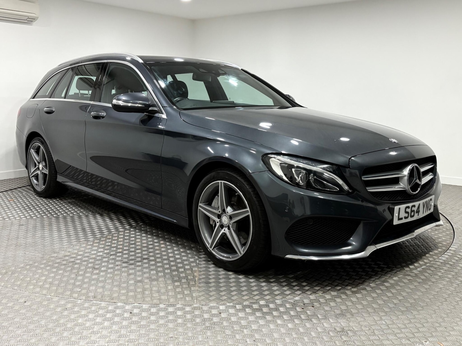 Used Mercedes-Benz C Class 2014 for sale - 76001885: Photo 1