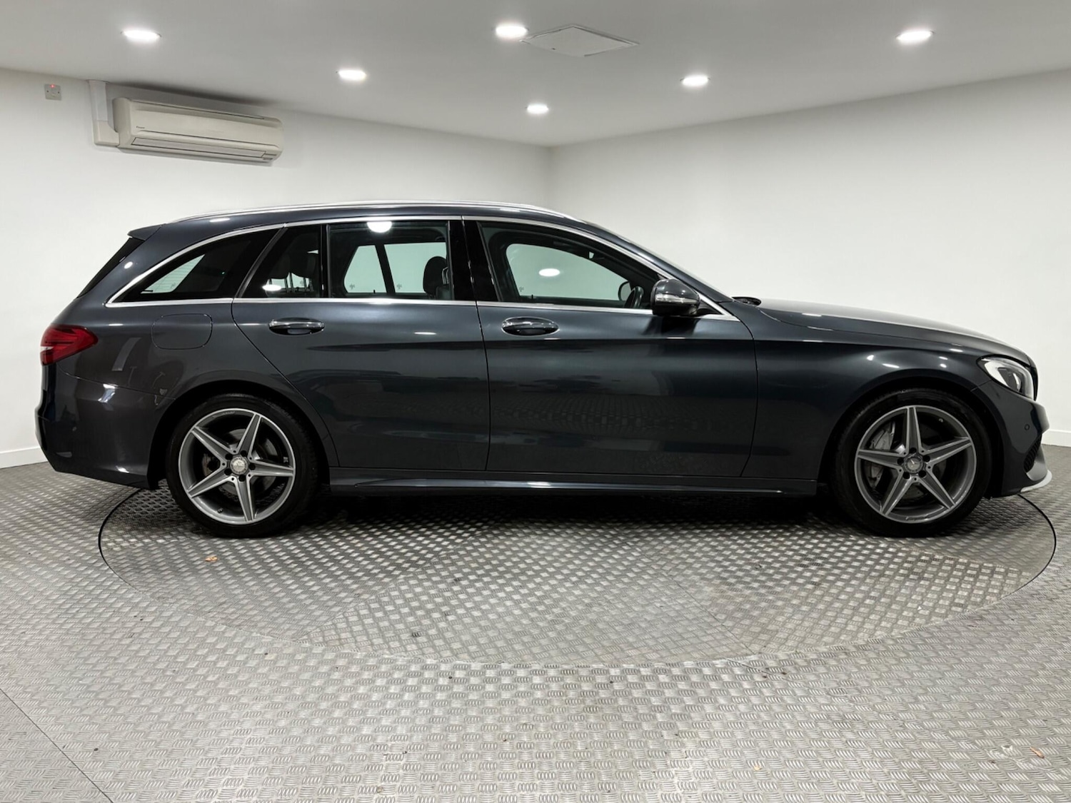 Used Mercedes-Benz C Class 2014 for sale - 76001885: Photo 2