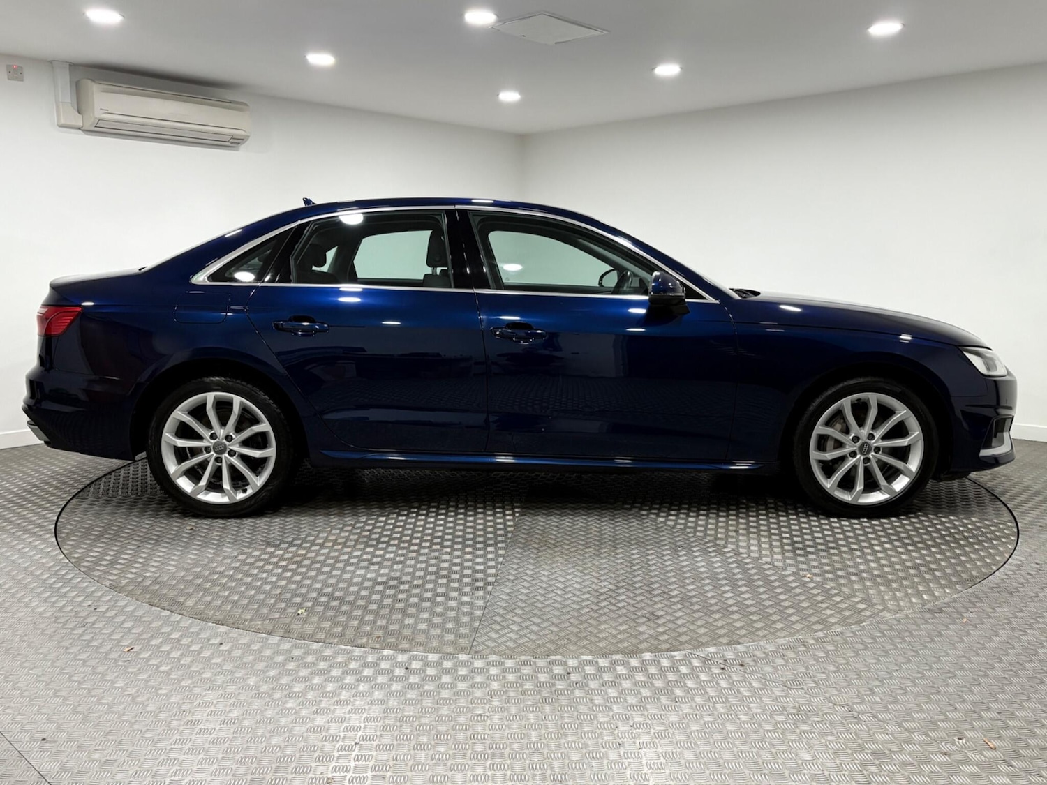 Used Audi A4 2020 for sale - 76239194: Photo 2