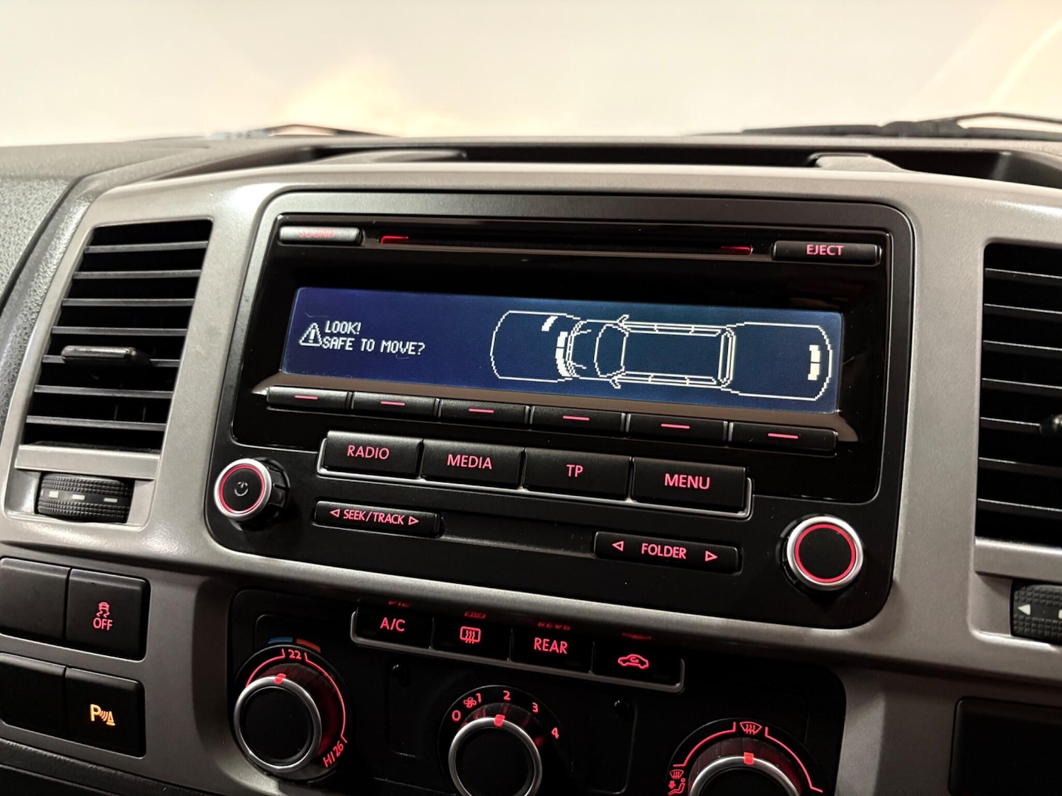 Used Volkswagen Transporter Shuttle 2013 for sale - 77017157: Photo 21