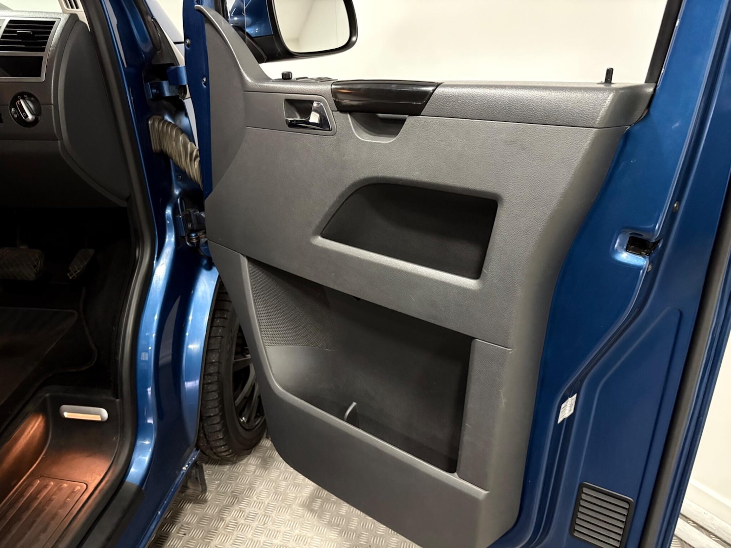 Used Volkswagen Transporter Shuttle 2013 for sale - 77017157: Photo 29