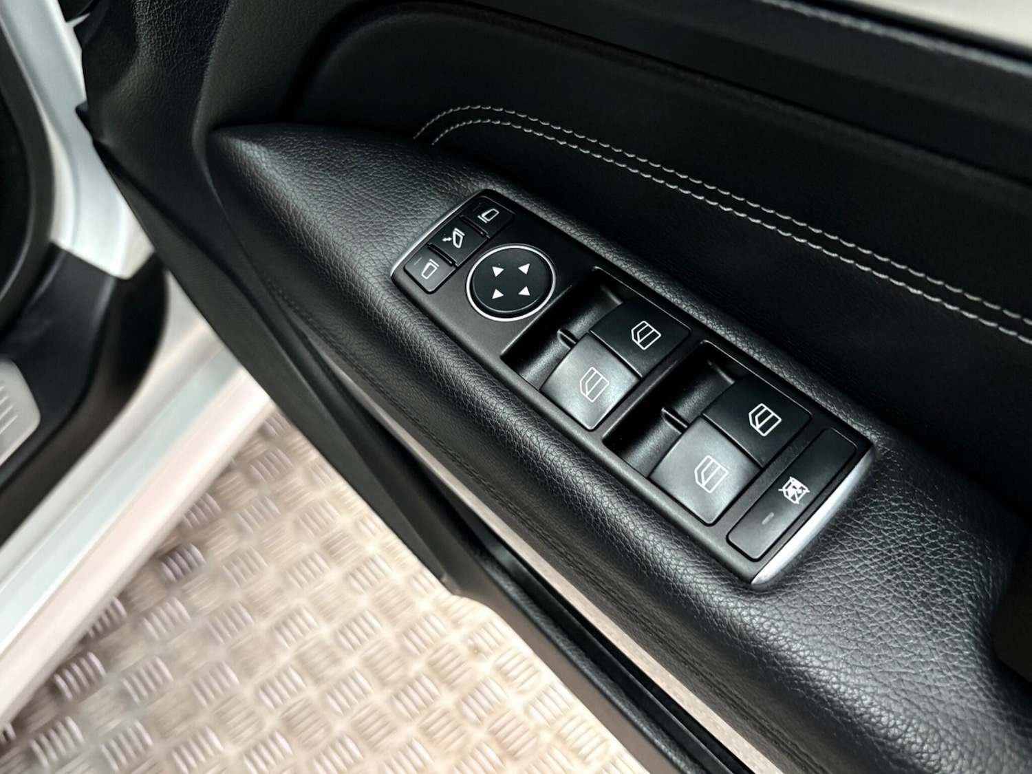 Used Mercedes-Benz E Class 2016 for sale - 78034206: Photo 35