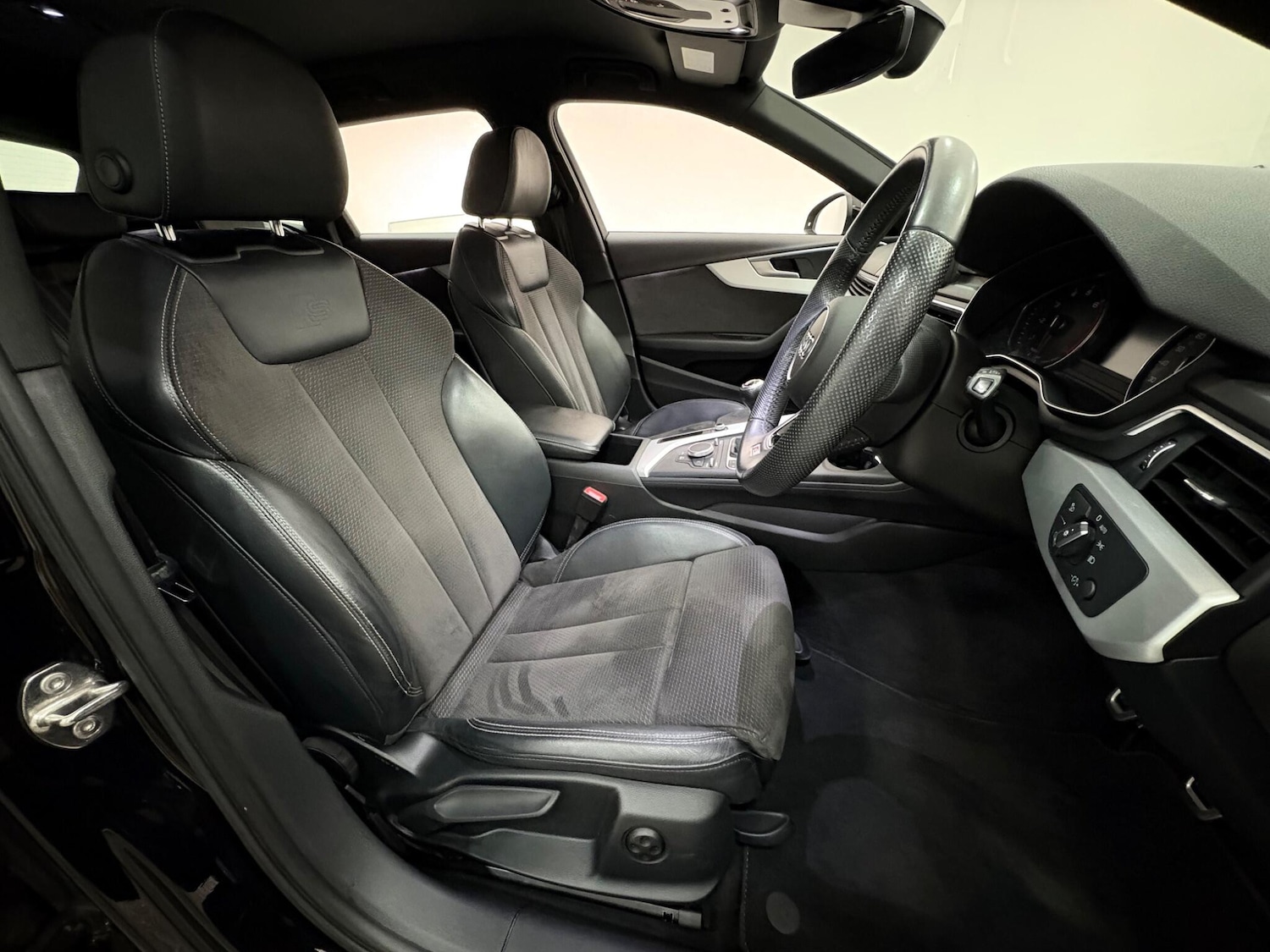 Used Audi A4 2018 for sale - 77021171: Photo 12