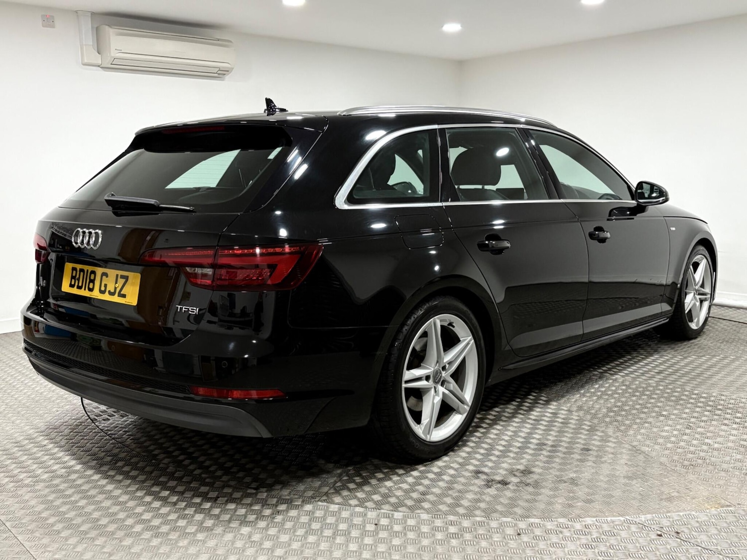 Used Audi A4 2018 for sale - 77021171: Photo 3