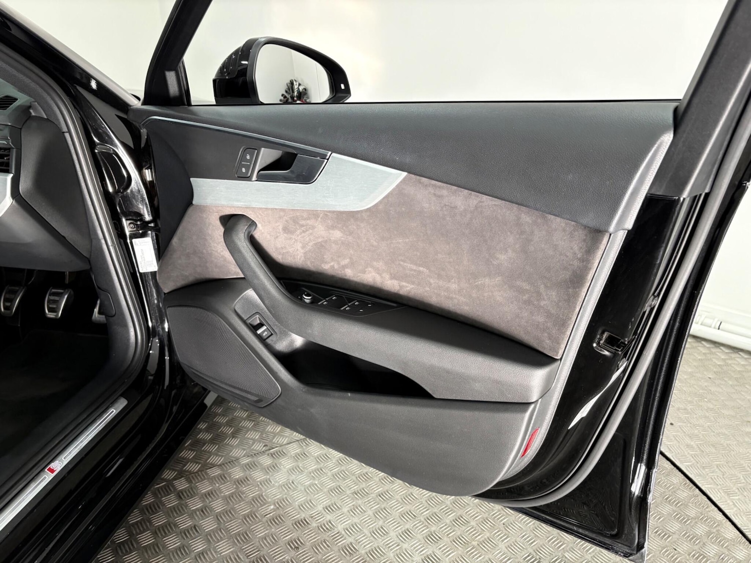 Used Audi A4 2018 for sale - 77021171: Photo 37