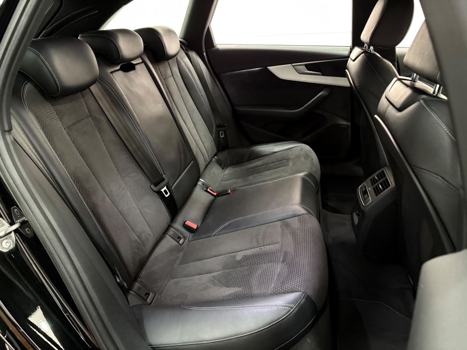 Used Audi A4 2018 for sale - 77021171: Photo 38