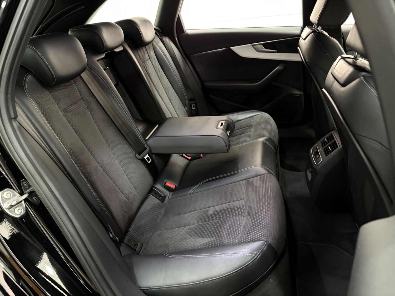 Used Audi A4 2018 for sale - 77021171: Photo 39