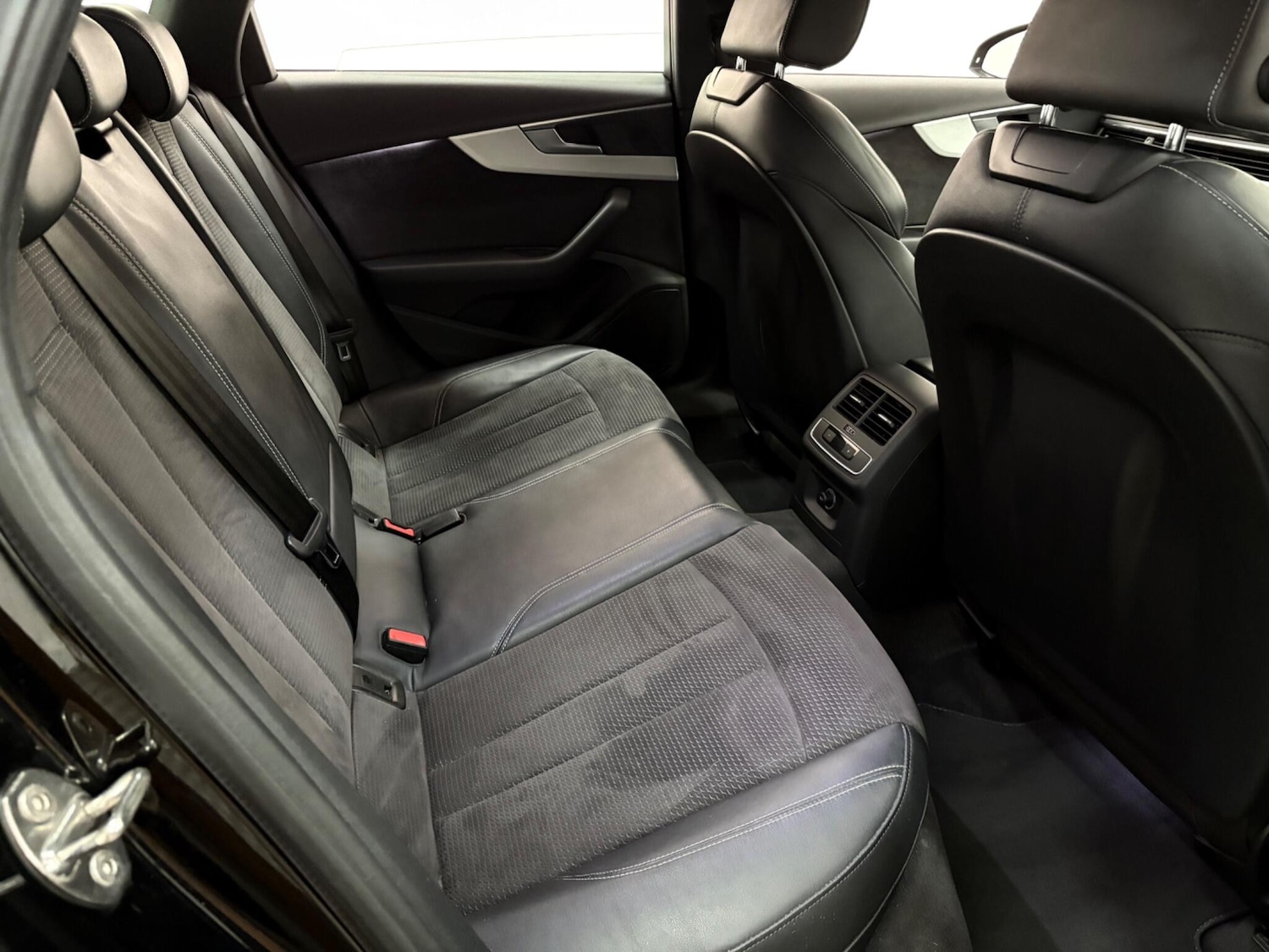 Used Audi A4 2018 for sale - 77021171: Photo 40