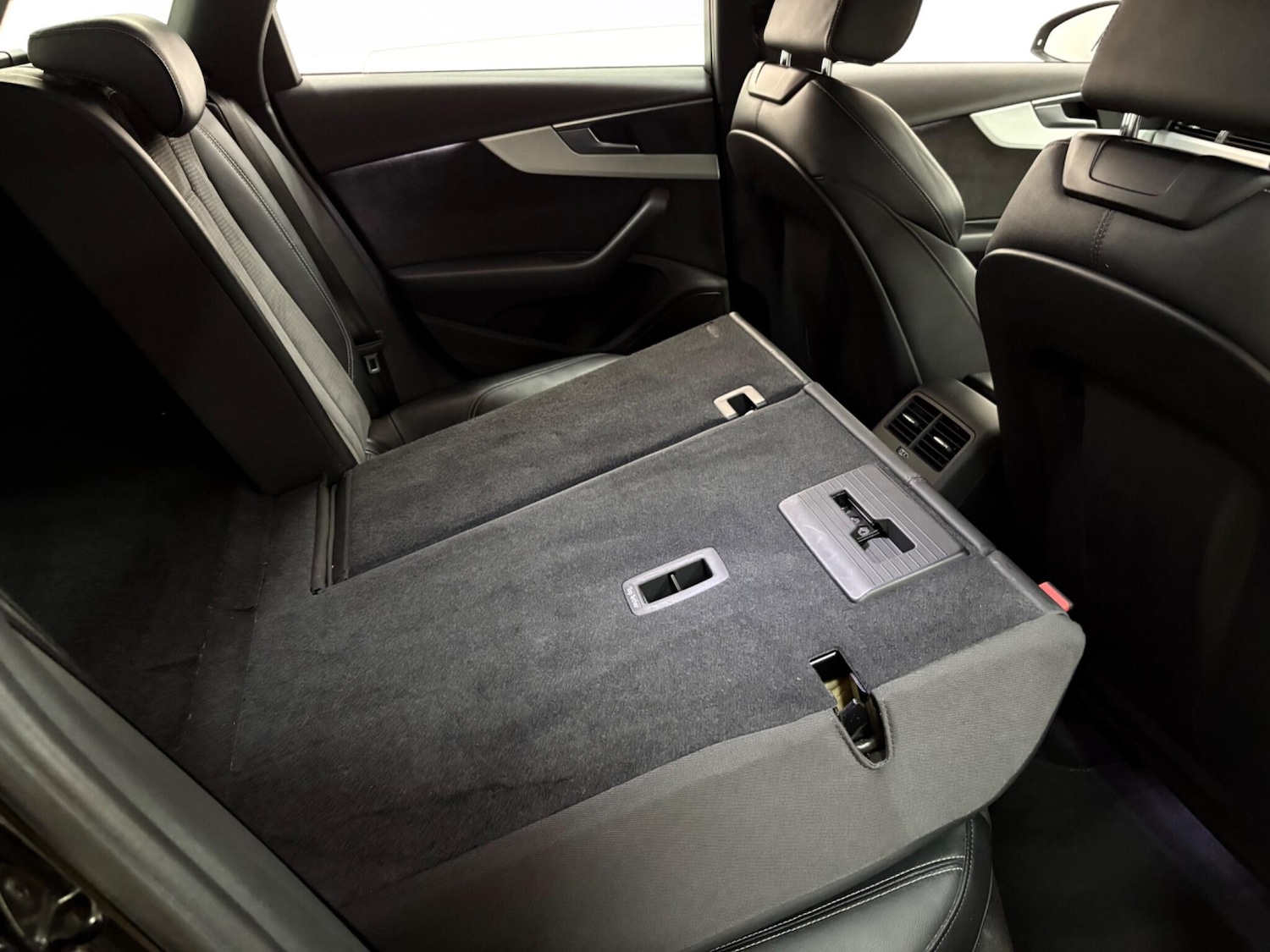 Used Audi A4 2018 for sale - 77021171: Photo 41