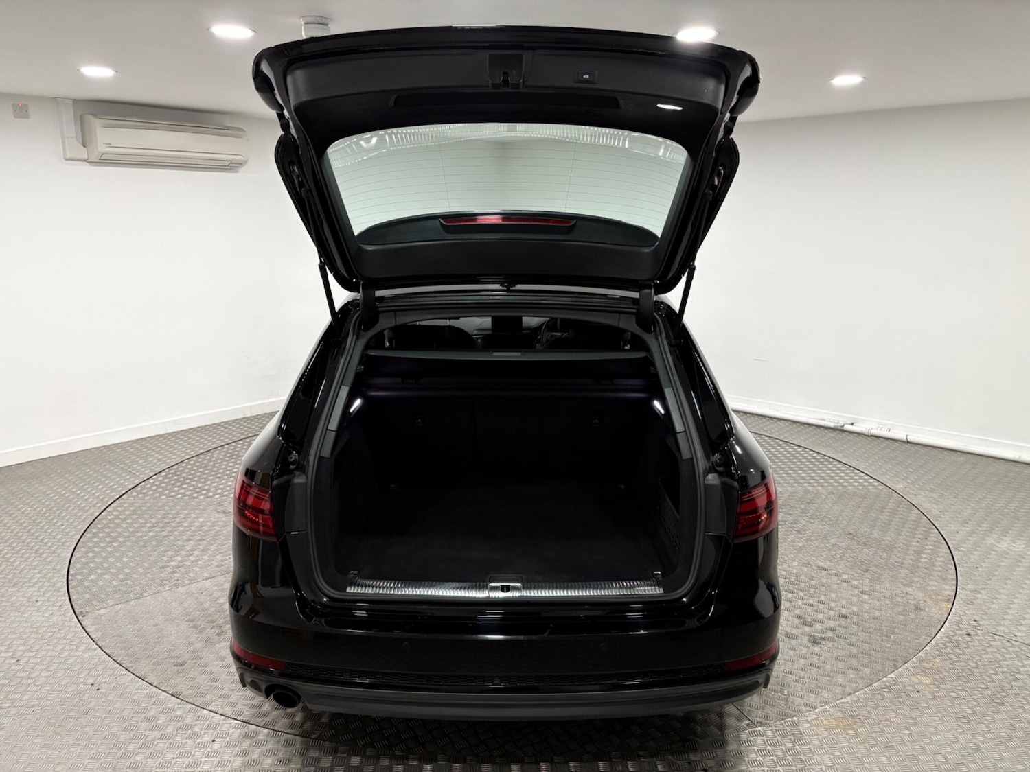 Used Audi A4 2018 for sale - 77021171: Photo 42