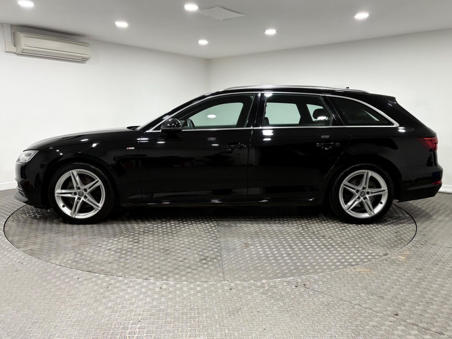 Used Audi A4 2018 for sale - 77021171: Photo 6