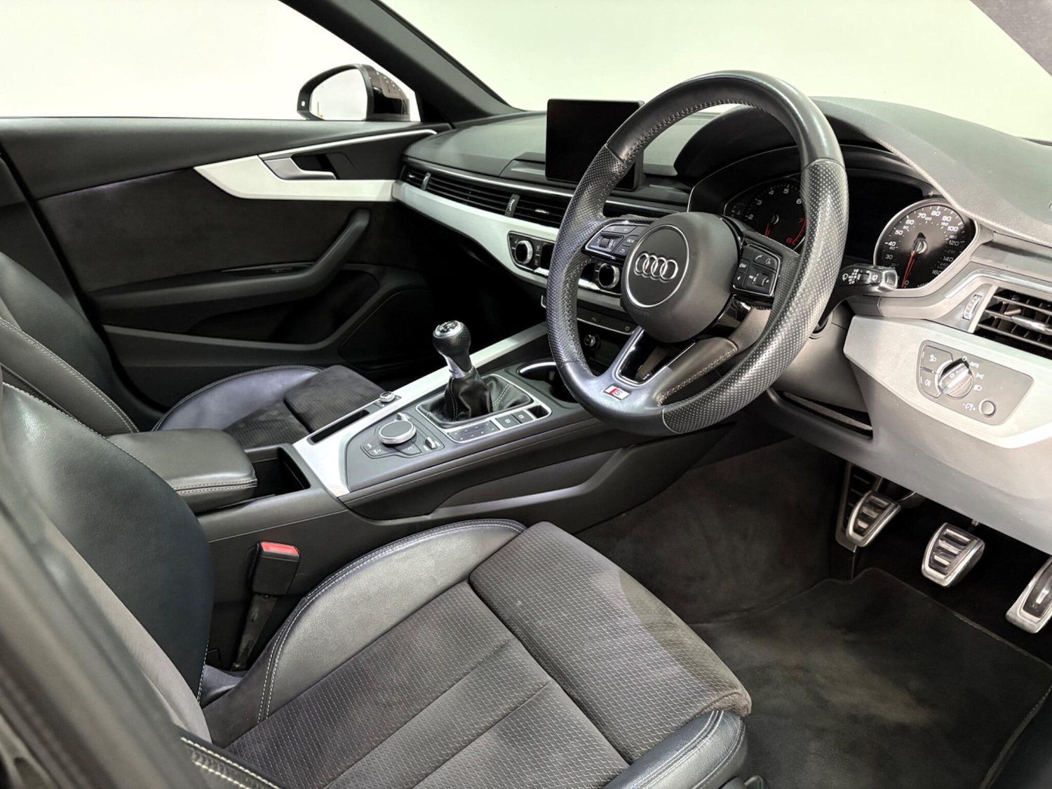 Used Audi A4 2018 for sale - 77021171: Photo 9