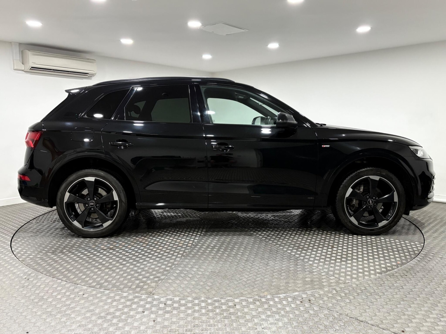 Used Audi Q5 2019 for sale - 76572310: Photo 2