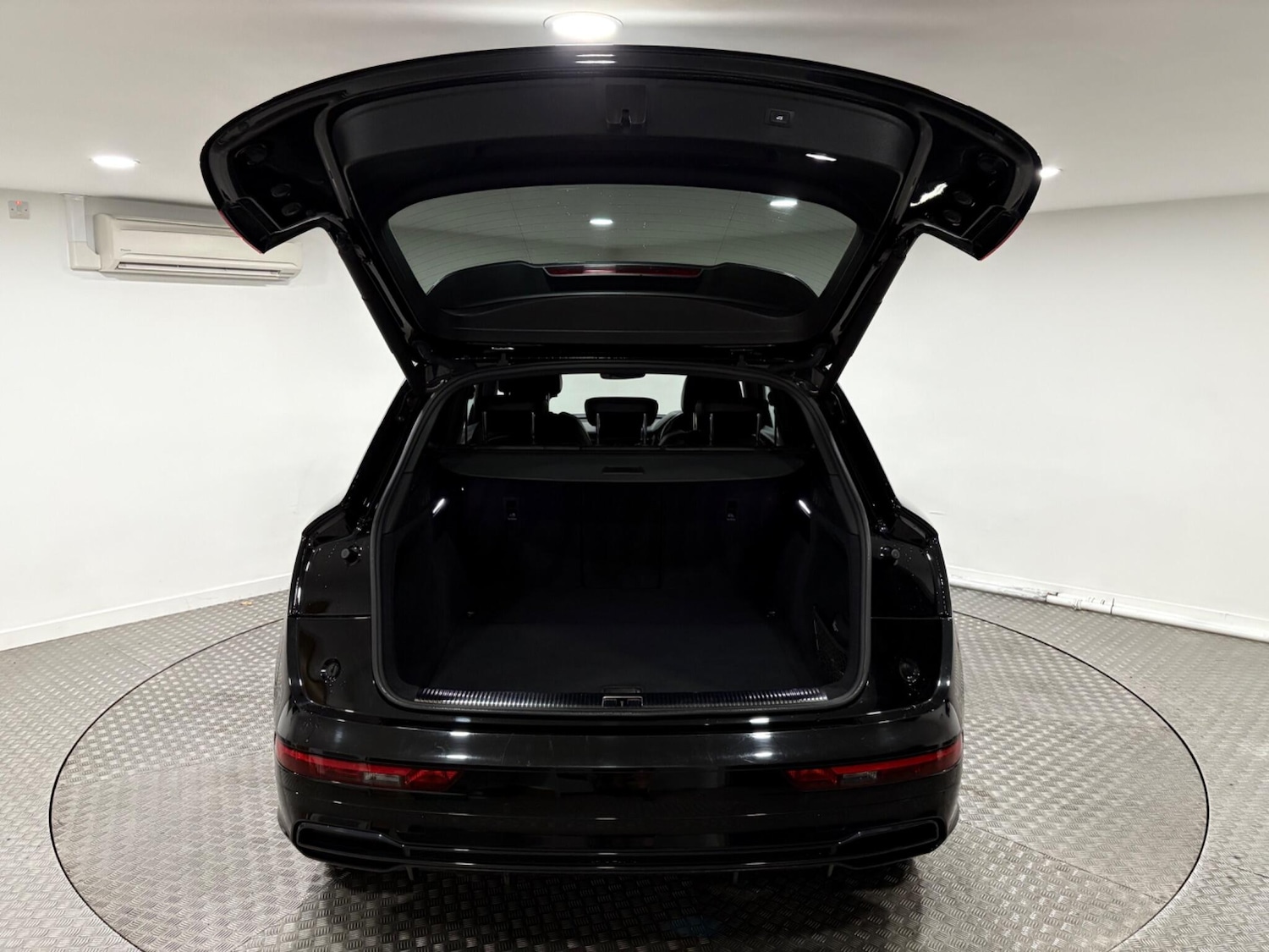 Used Audi Q5 2019 for sale - 76572310: Photo 45