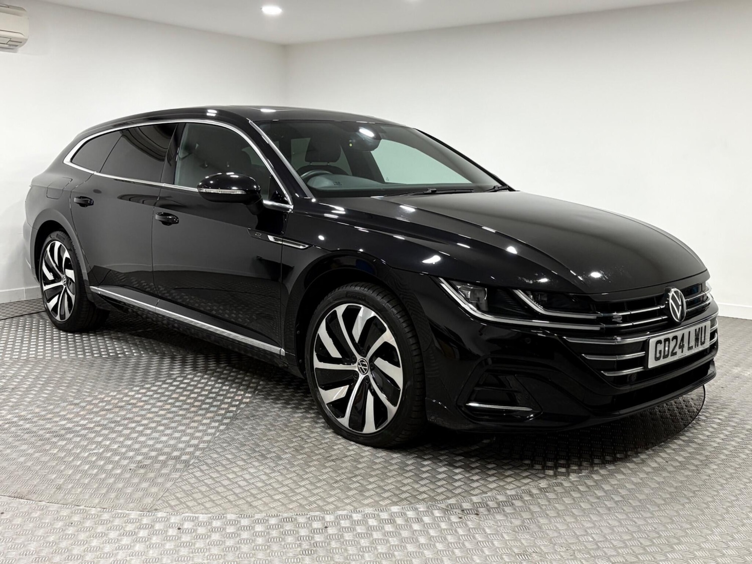 Used Volkswagen Arteon 2024 for sale - 77021260: Photo 1