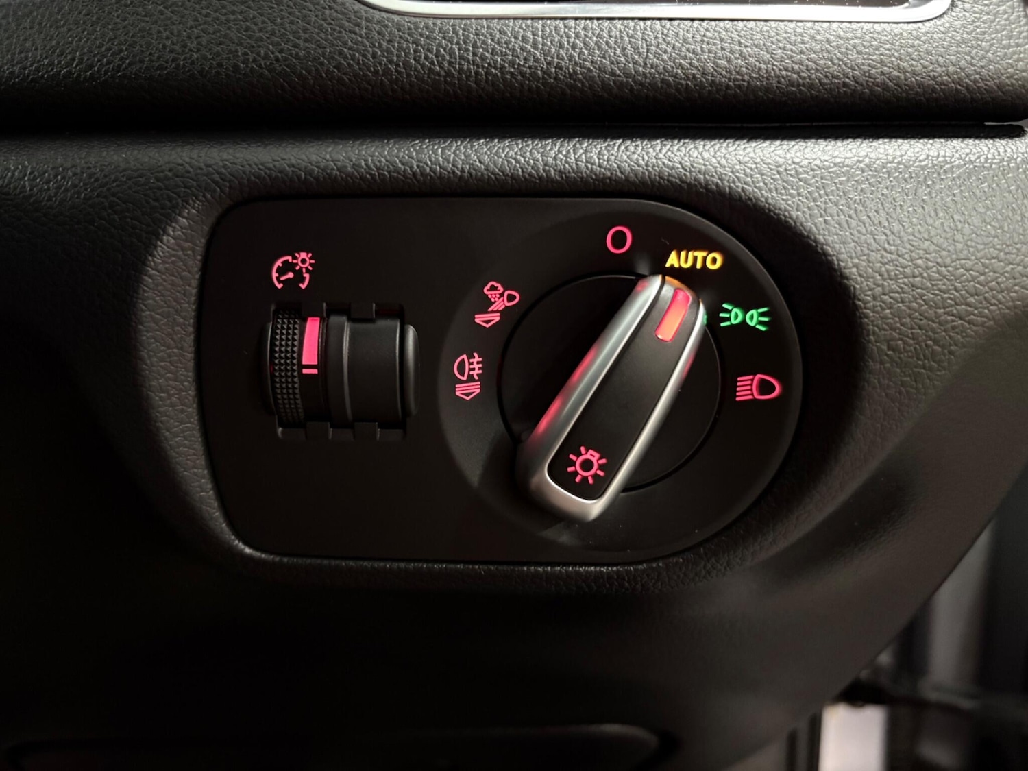 Used Audi Q3 2016 for sale - 76912959: Photo 38