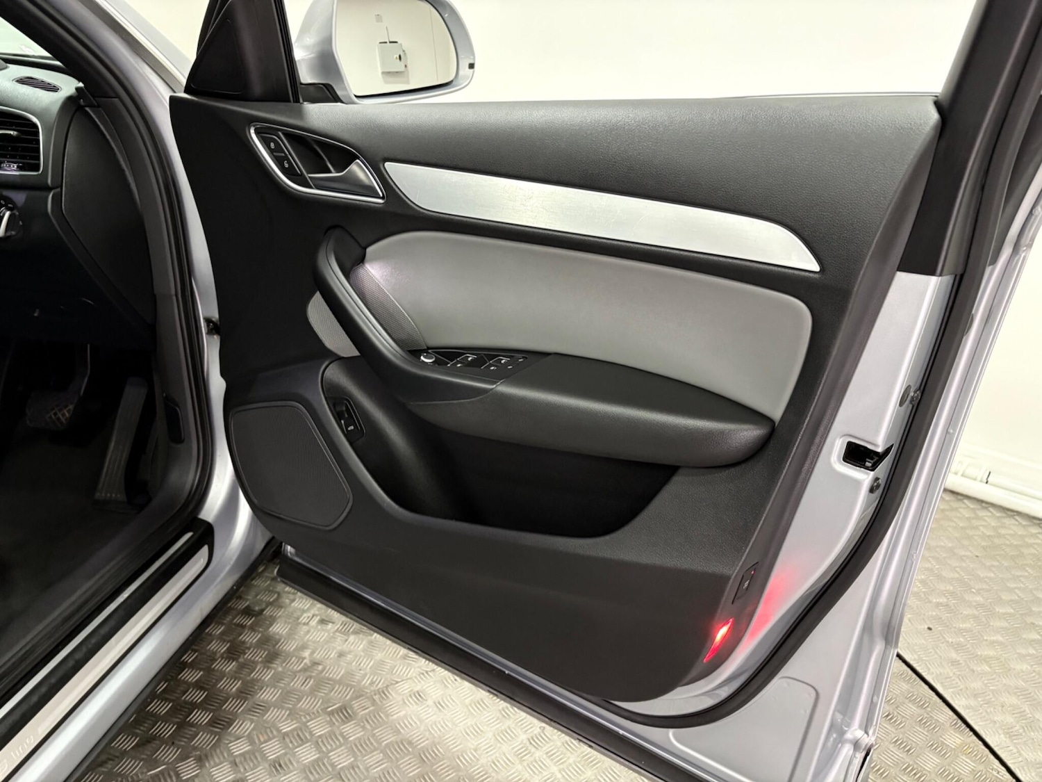 Used Audi Q3 2016 for sale - 76912959: Photo 41